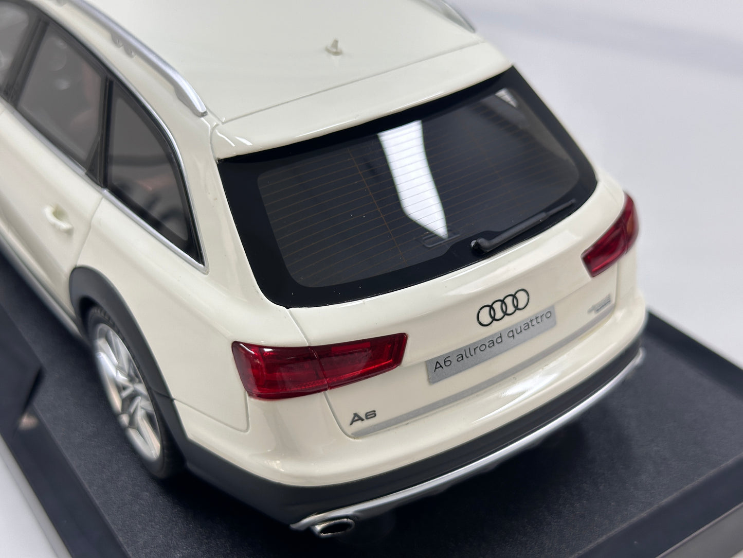 OTTO 1/18 Audi A6 C7 Allroad Ibis White OT1286