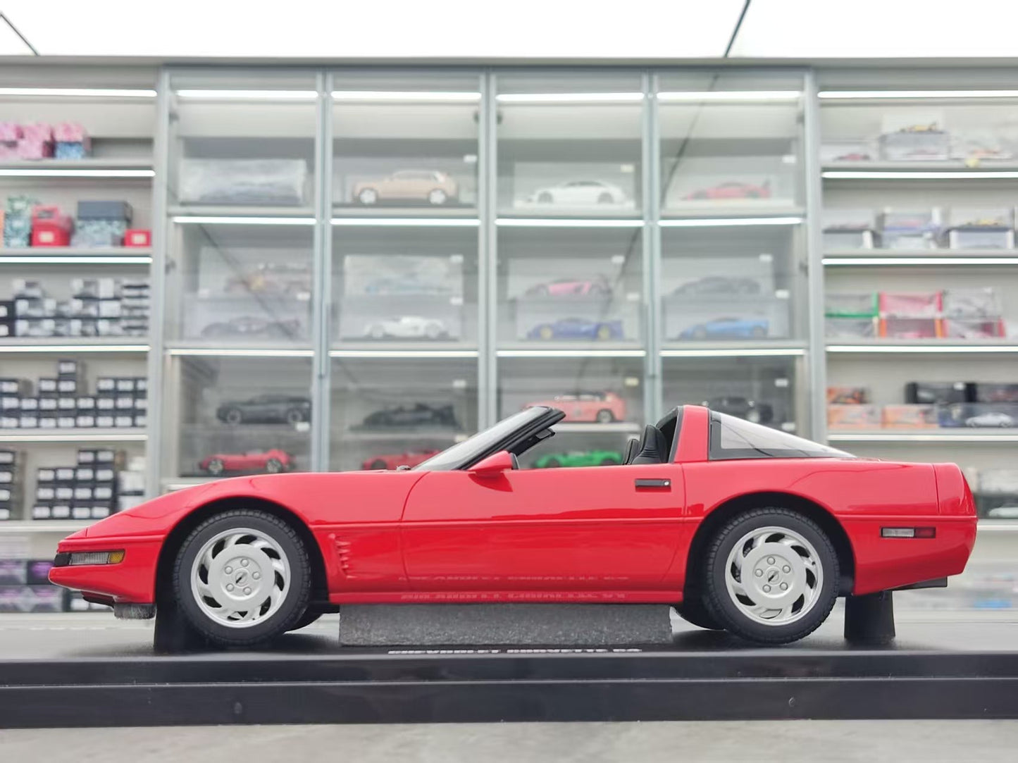 GT Spirit 1/18 Chevrolet Corvette C4 Torch, Red GT537