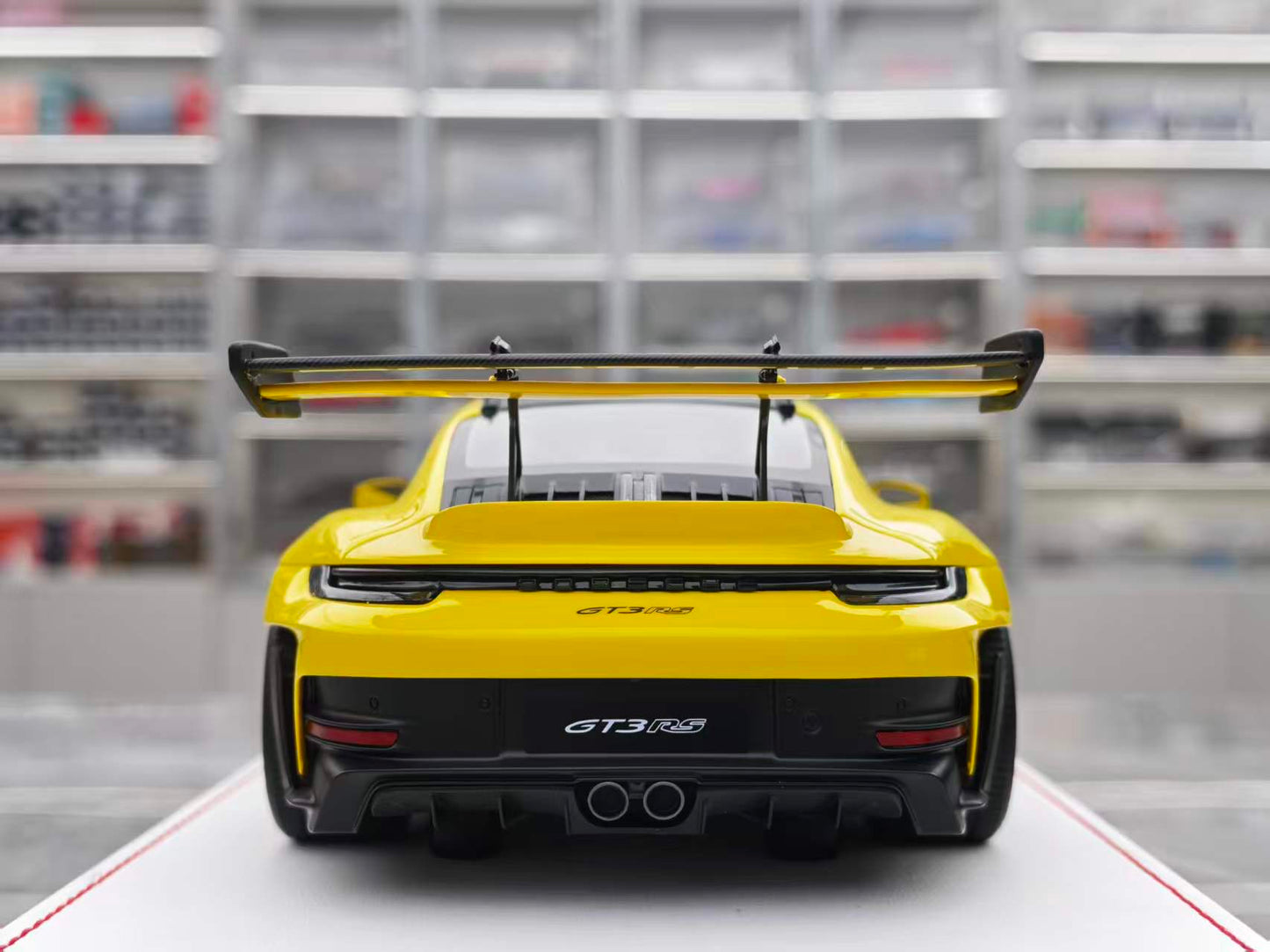 GH MODEL 1/18 Porsche 992 GT3RS Yellow GH011