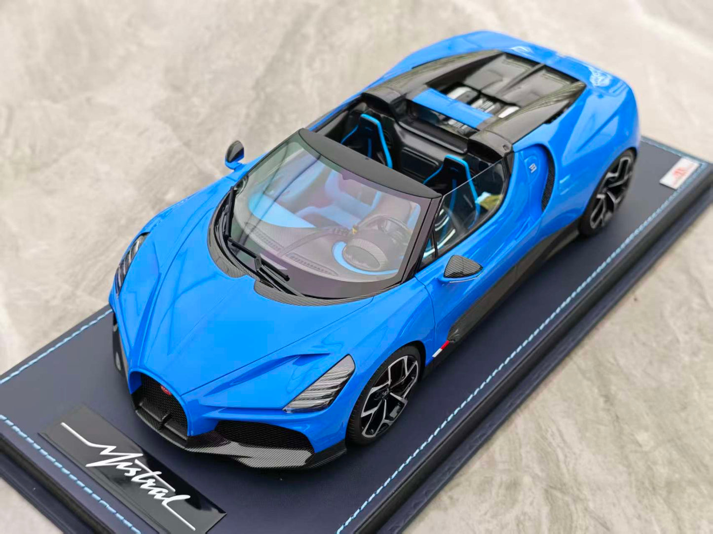 MR 1/18 Bugatti W16 Mistral, Blue, BUG015C