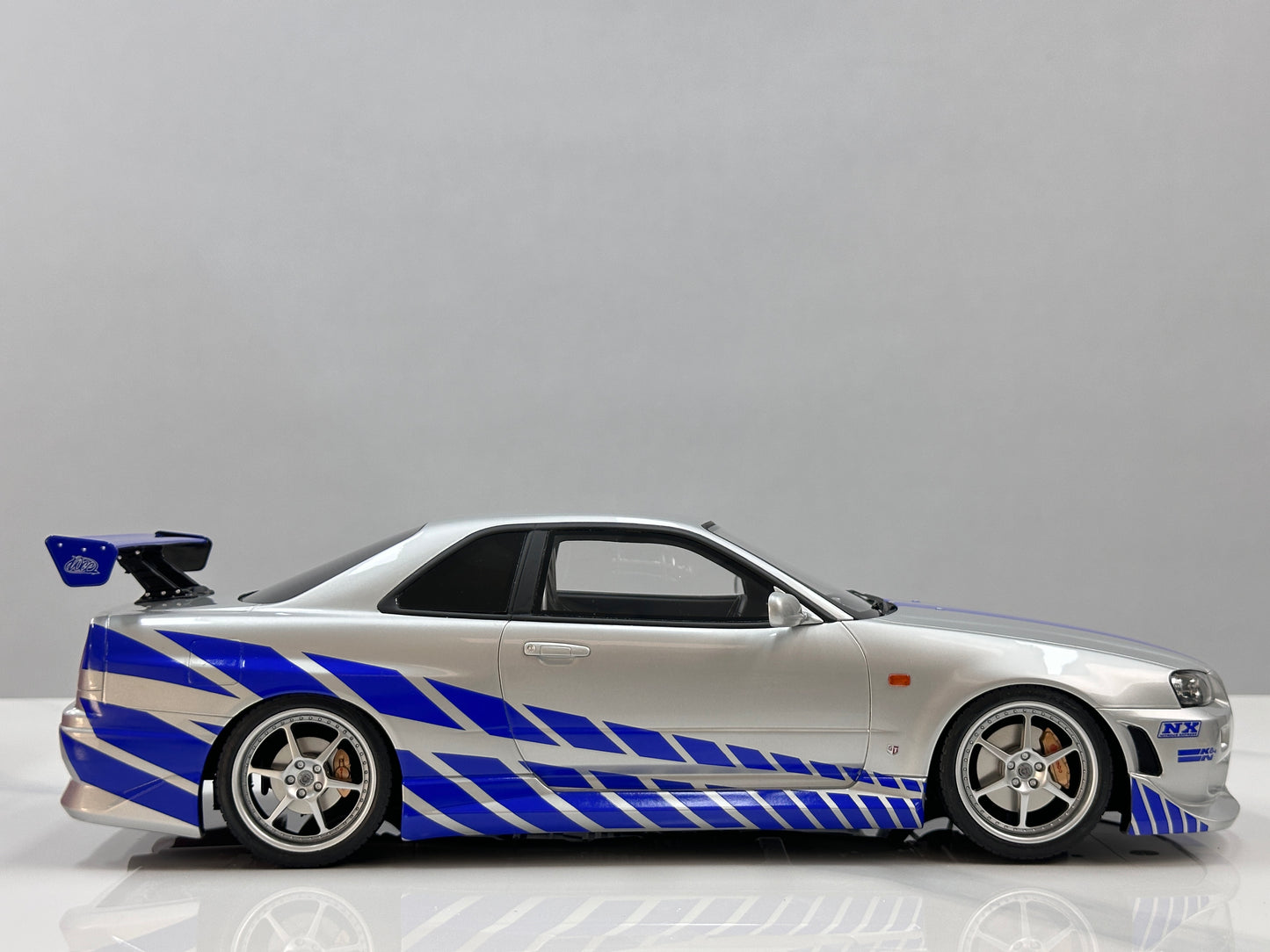 KYOSHO 1/12 Nissan Skyline R34GT-R2001 (Fast & Furious) Silver/Blue Striped KSR12007A