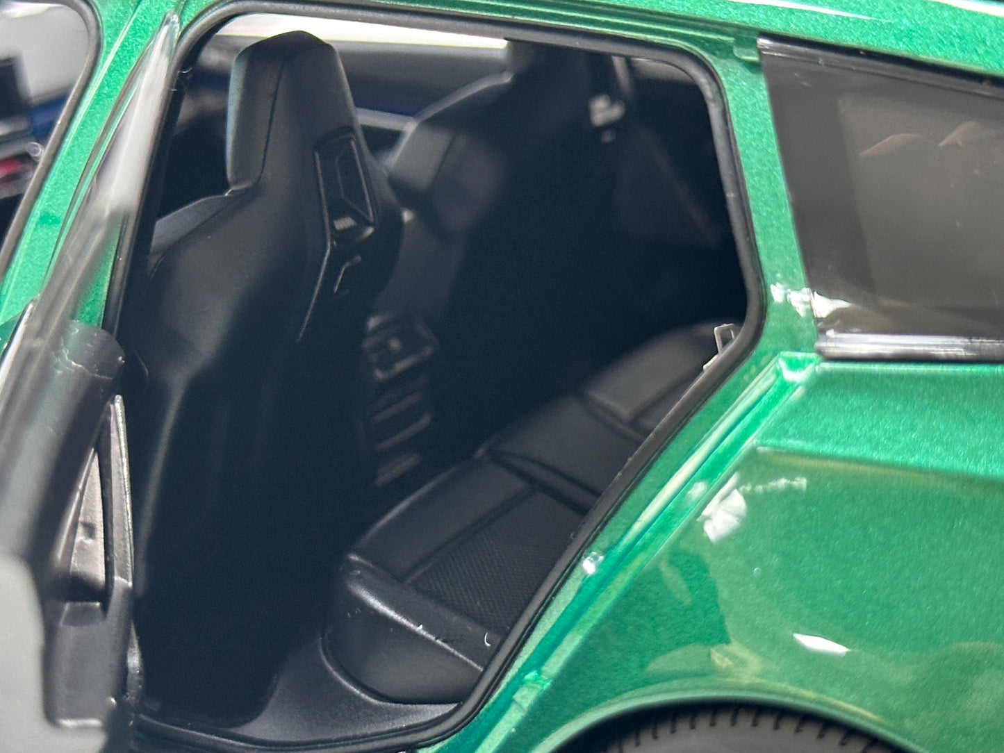 MINICHAMPS 1/18 BMW M5 Touring (2024) – Metallic Green (110023902)