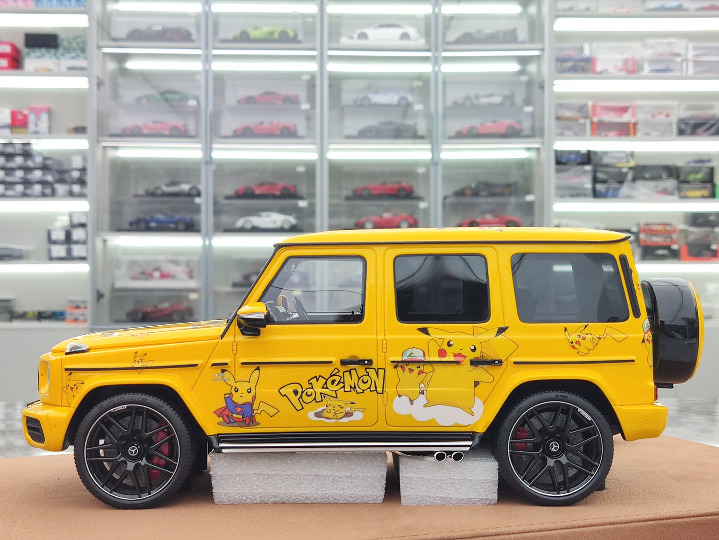 VIP 1/18 Mercedes-Benz G63 Pikachu Set Simulated Car Model JS-VIP001