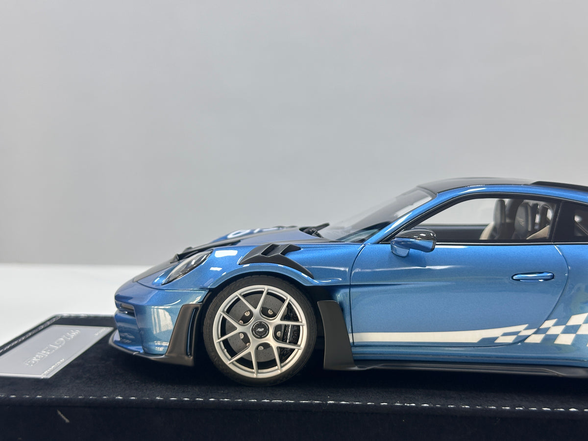 HH Model 1/18 Porsche 992 GT3 RS Gentian Blue (HH733)