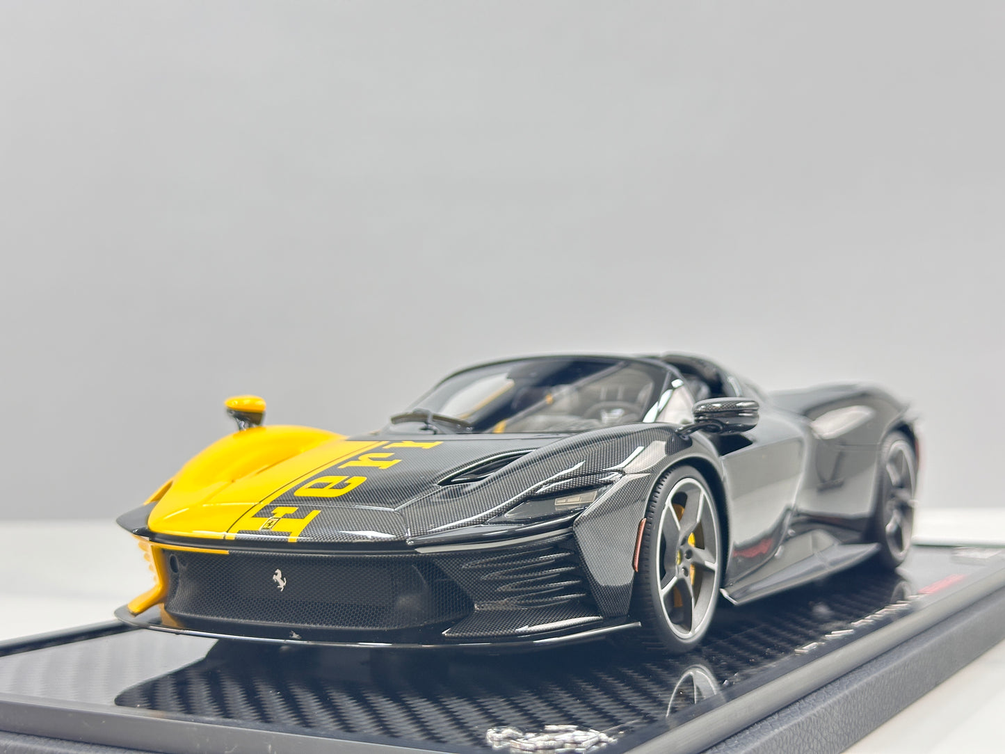 BBR 1/18 Ferrari SP3 Daytona 599+1 Spider - Open Roof Modena Yellow/Black Carbon Fiber P18214TMOCH