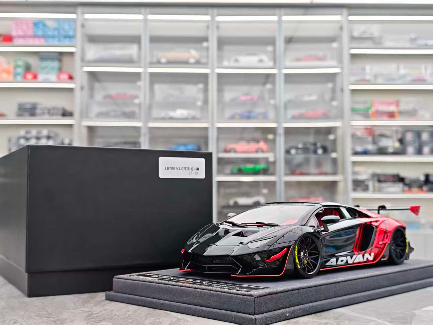 ARES MODEL 1/18 Lamborghini Aventad 2.0 ROADSTER Black/Red ARES013