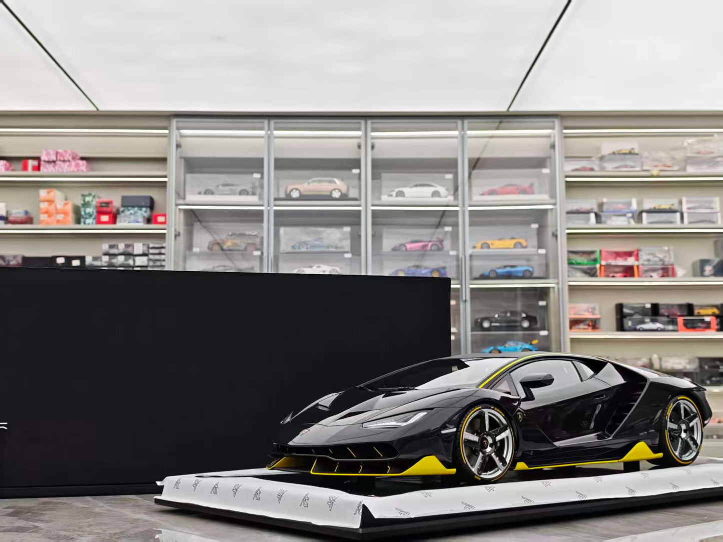 Amalgam 1/8 Lamborghini Centennial Bull M5947