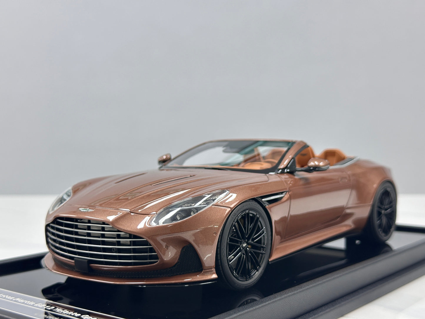 Xiaoguang Model & MotorHelix 1/18 Aston Martin DB12 Volante Convertible – Glamour Copper (MH386)