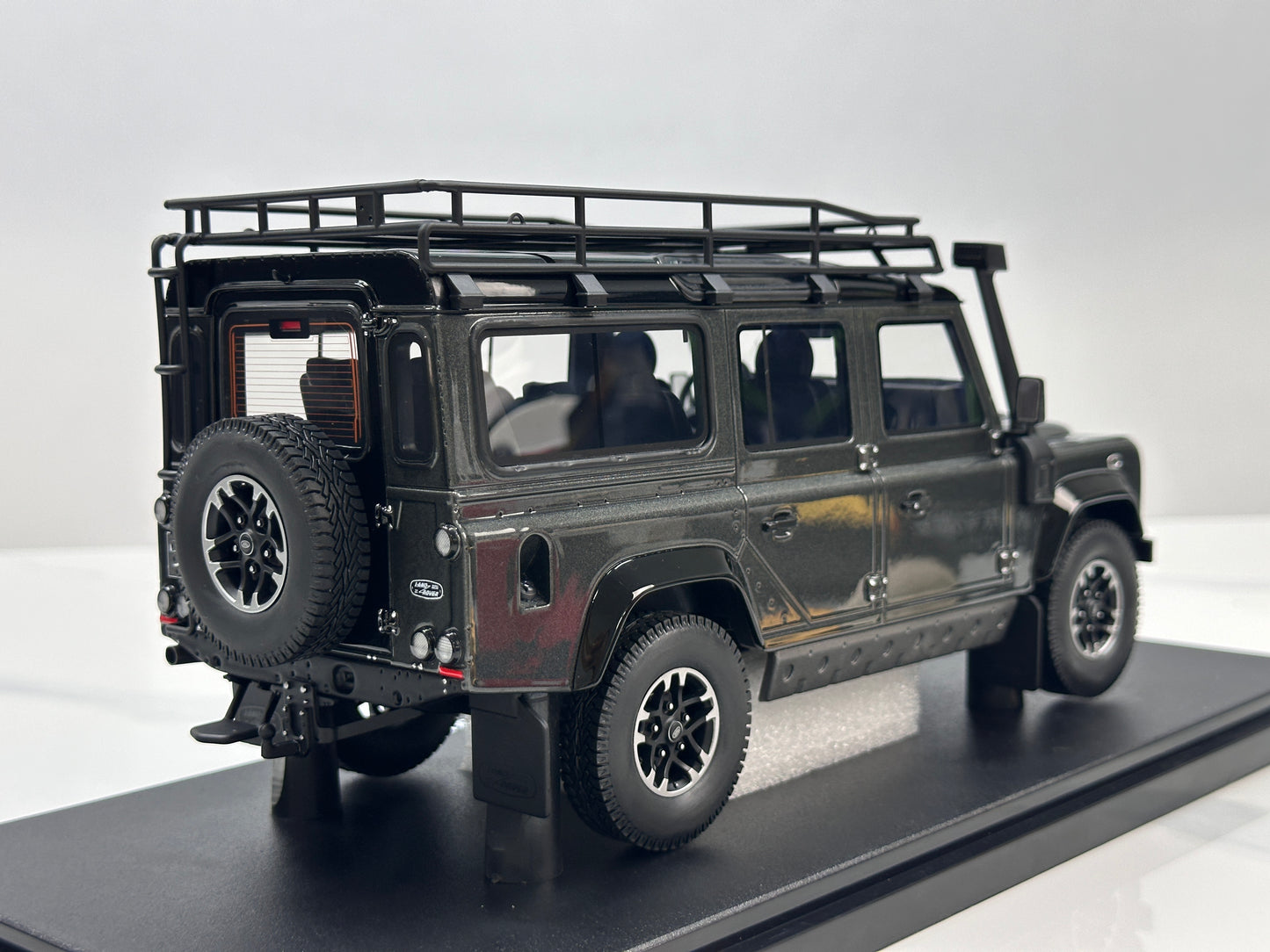 GT Spirit 1/18 Land Rover Defender 110 SW Adventure Edition - Grey (GT968)