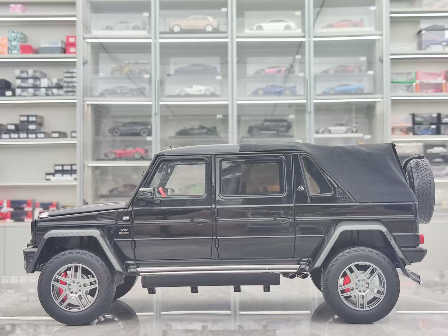Almost Real 1/18 Mercedes-Maybach G650 Landaulet Metallic Black 820212