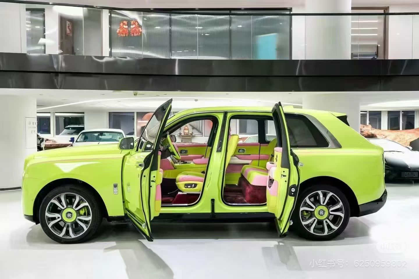 HH Model 1/18 Rolls-Royce Le Cullinan Series II