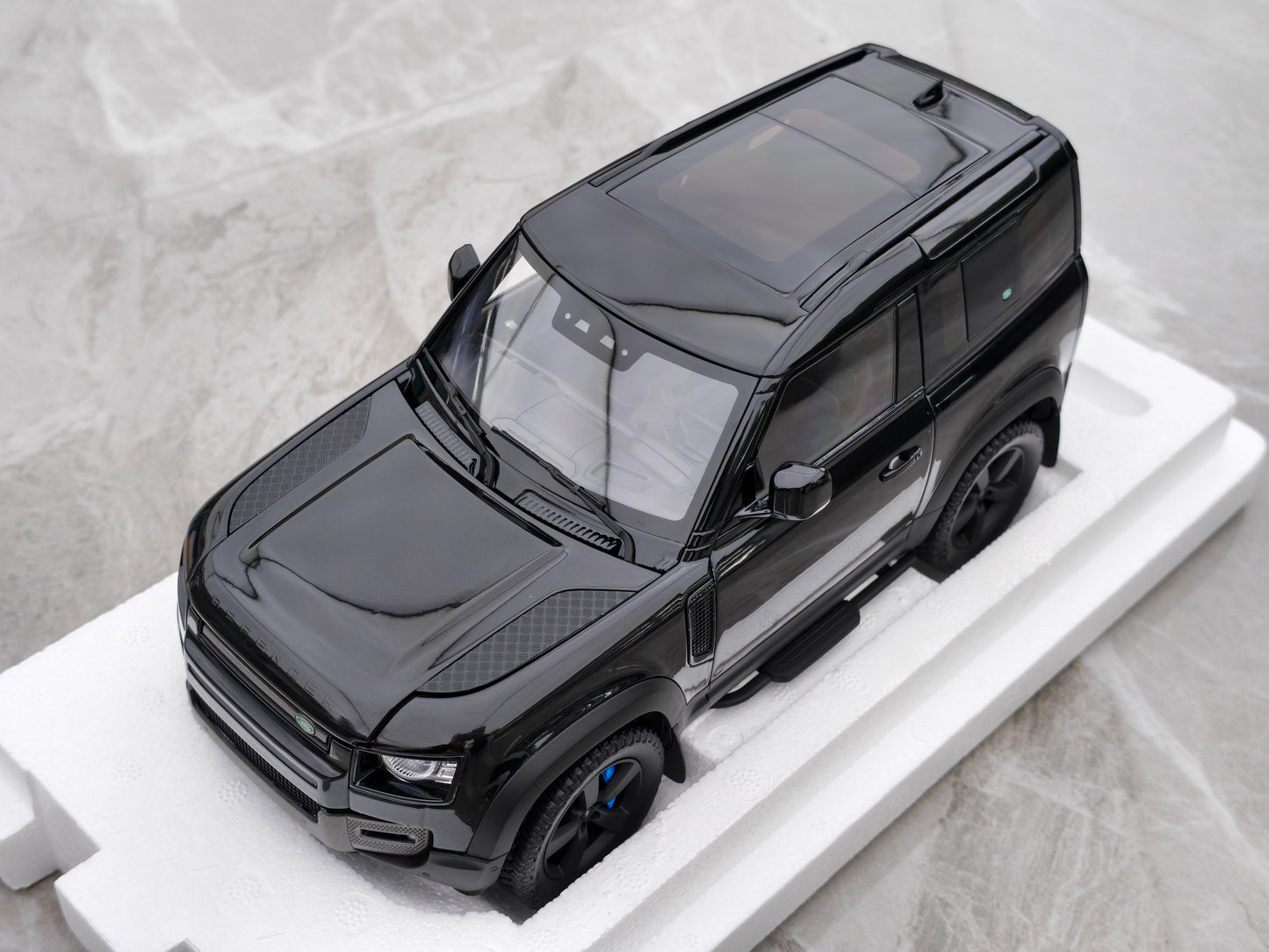 Almost Real 1/18 Land Rover Defender 90 Kit Edition Diecast Car Model