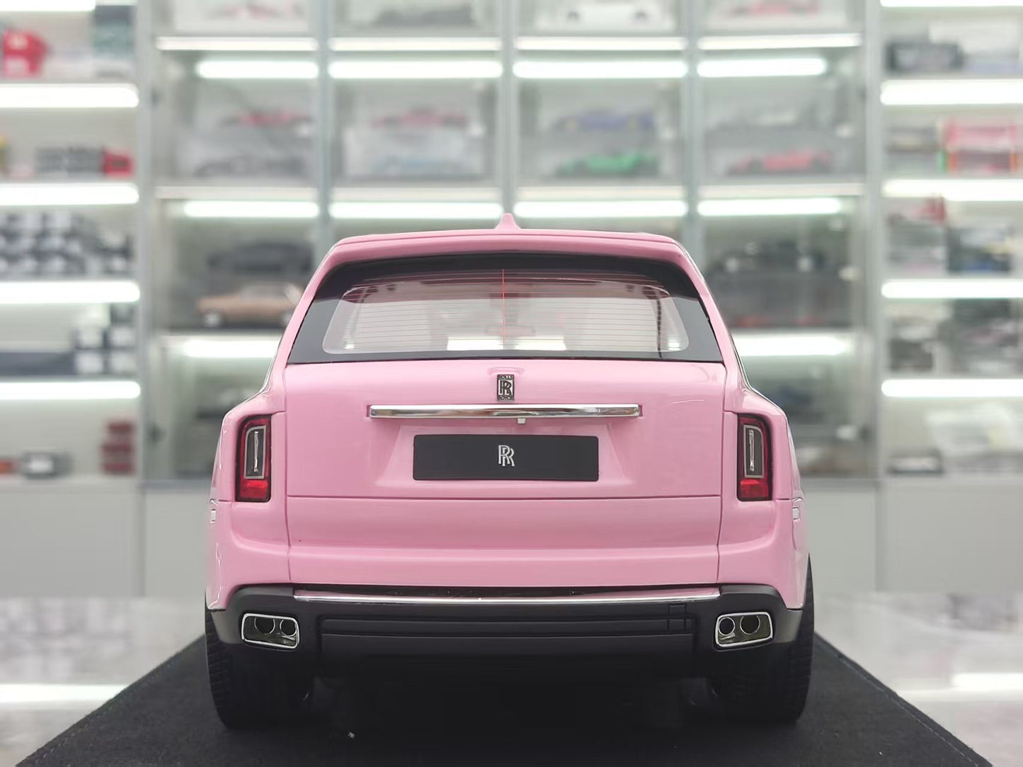 GL 1/18 Rolls-Royce Cullinan Green and Pink Model Car JS-GL035