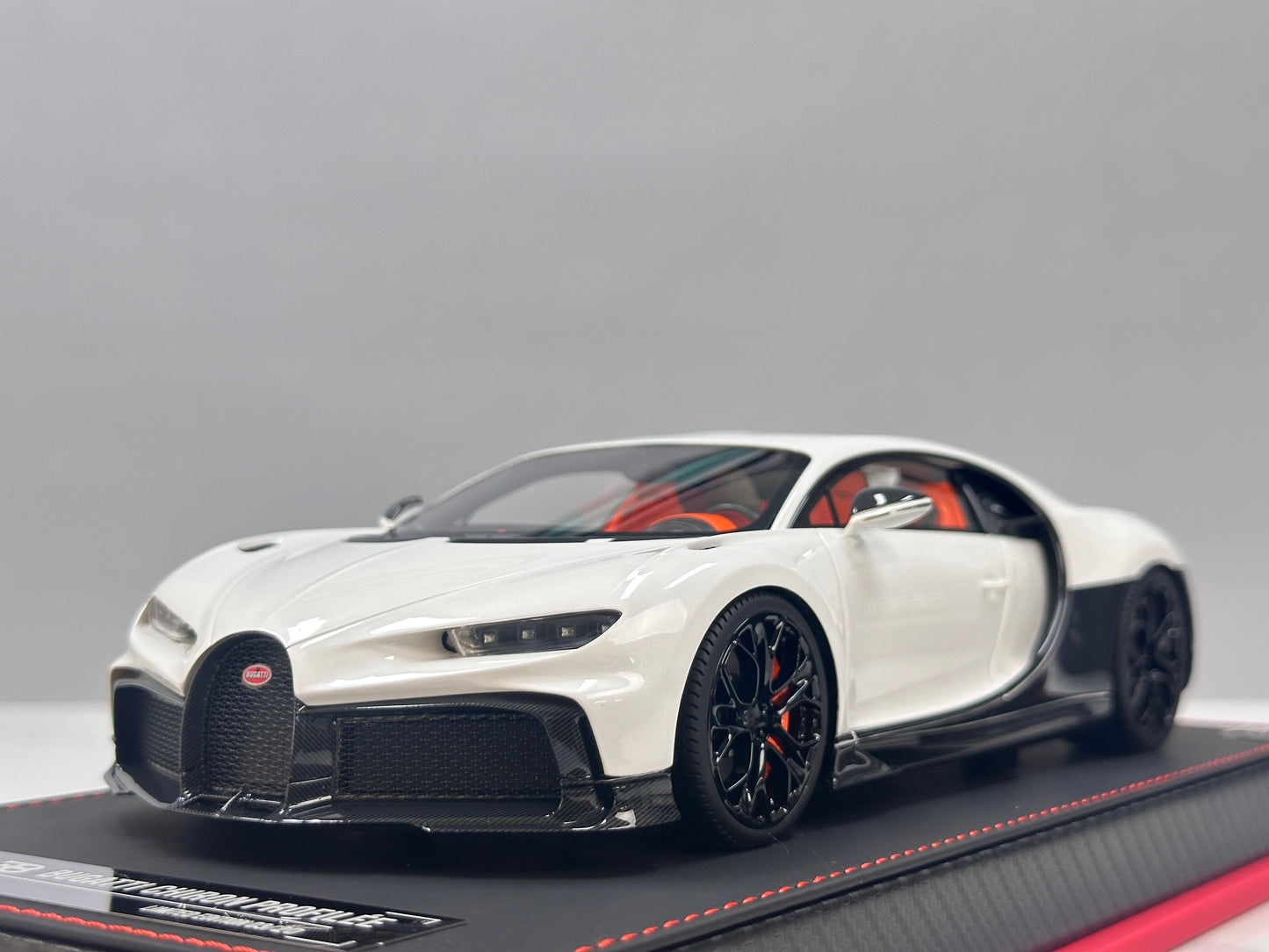 BBA MODEL 1/18 Bugatti Chiron Profiler Black and White Panda BBA072