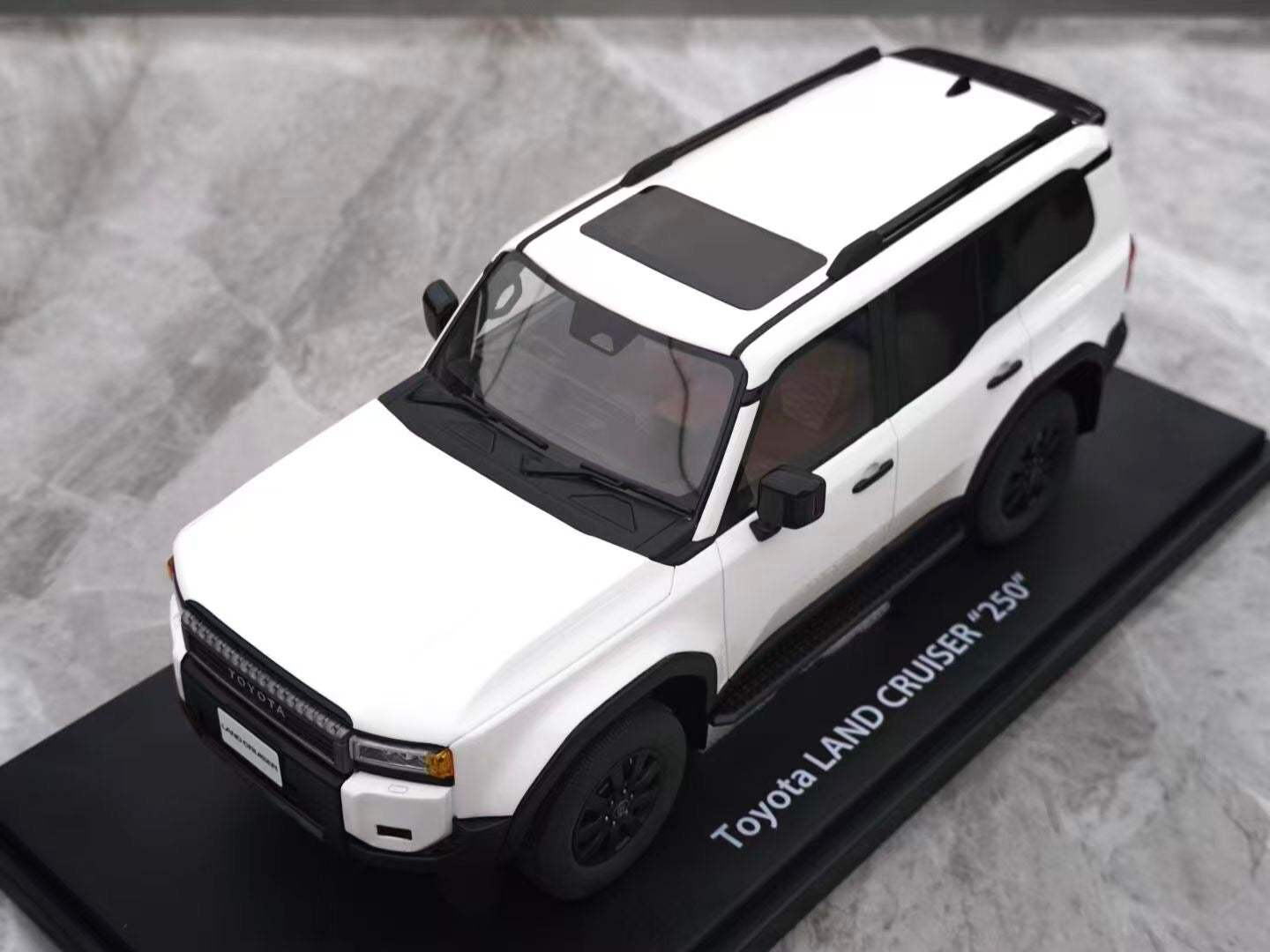 KYOSHO 1/18 Toyota Land Cruiser 250 KY210