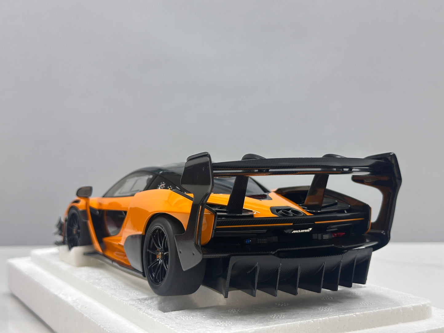 AUTO Art 1/18 McLaren SENNA GTR Orange 81956