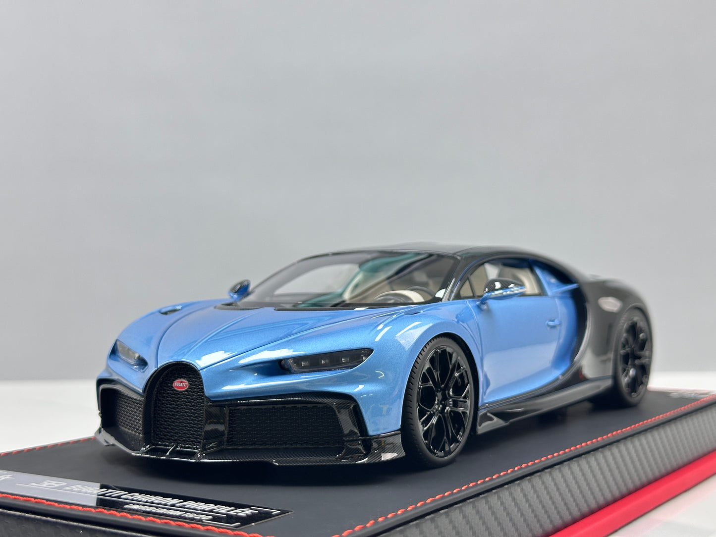 BBA MODEL 1/18 Bugatti Chiron Profilée – Ice Blue (BBA071)