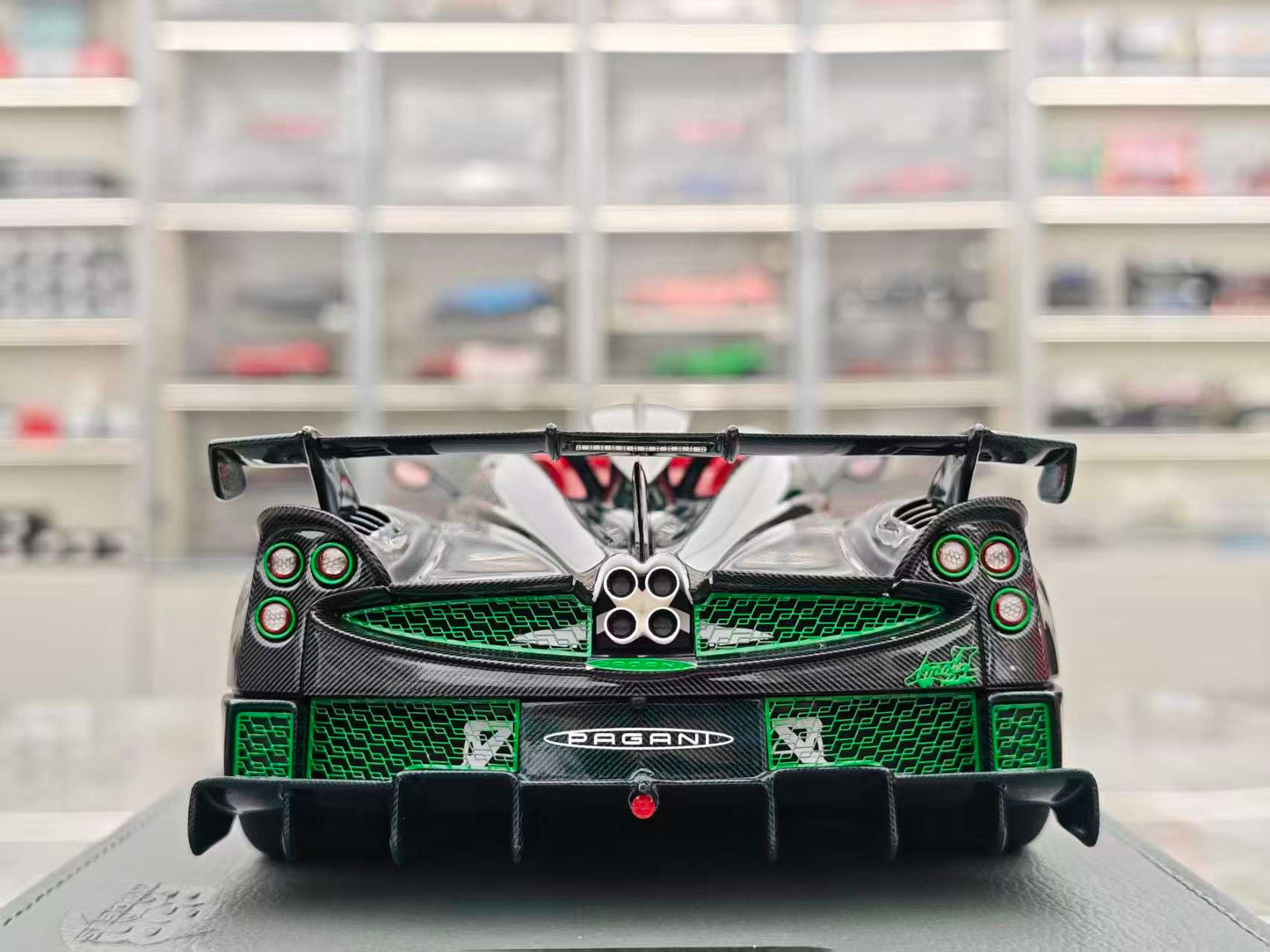 BBR 1/18 Pagani Imola Roadster Black Carbon Fiber P18250D