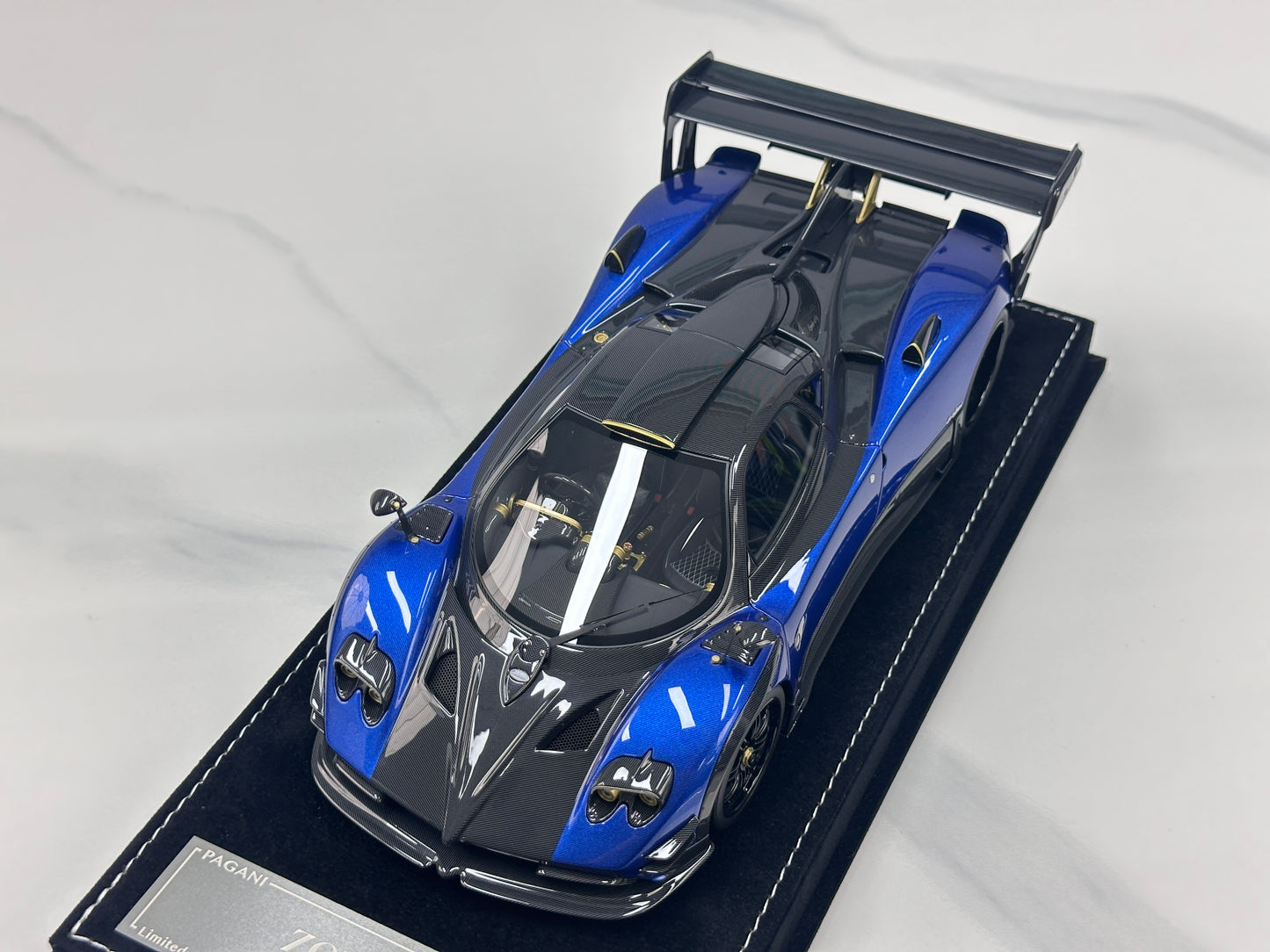 HH Model 1/18 Pagani Zonda Blue & Black Carbon Fiber HH675