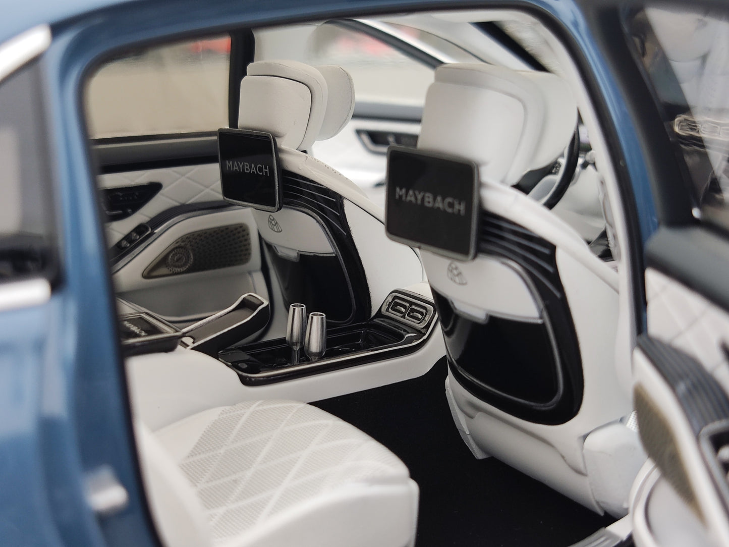 Almost Real 1/18 Mercedes-Benz Maybach S-Class Vintage Blue 820135