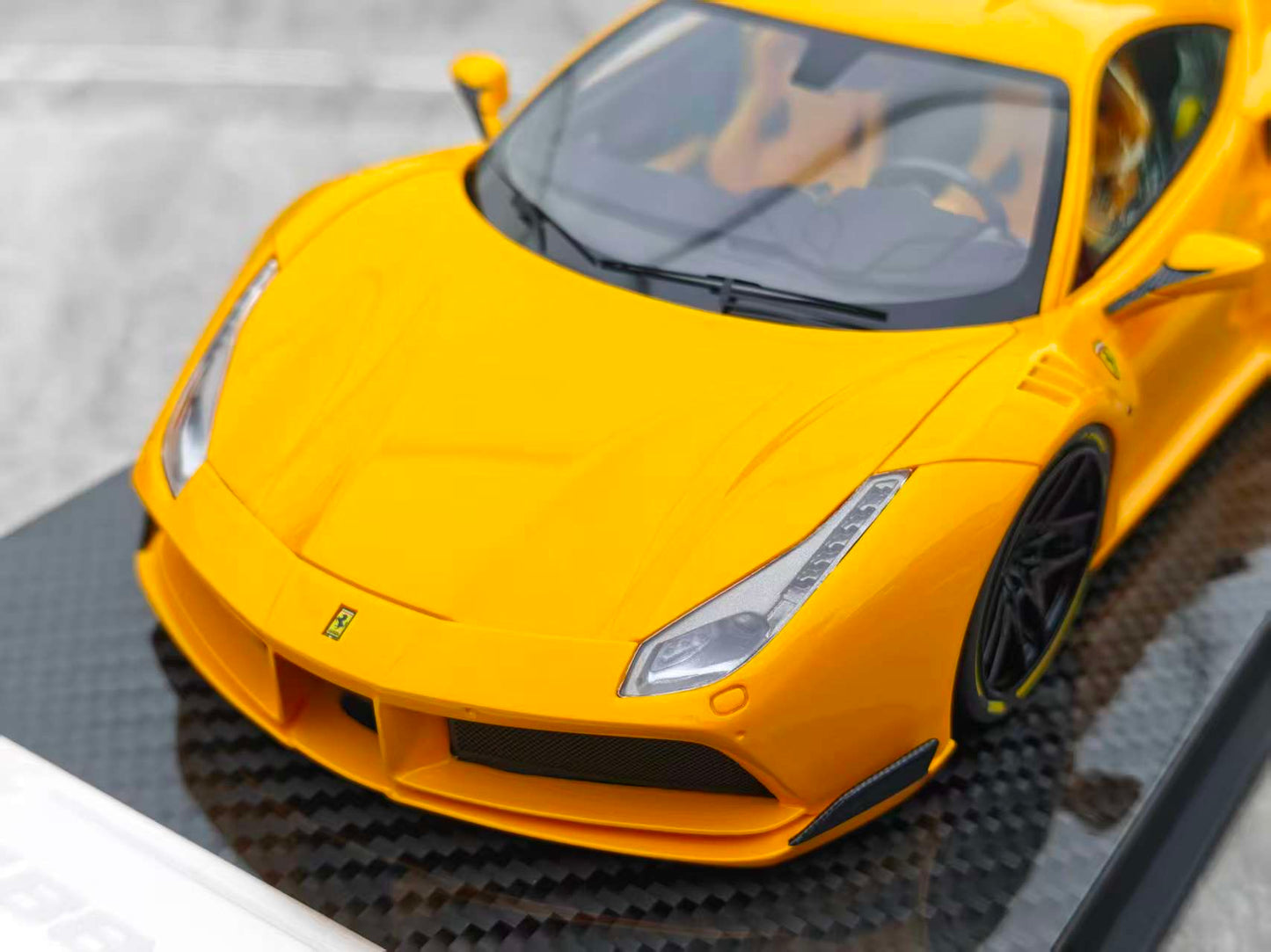 CE 1/18 Ferrari Novitec 488GTB N-Largo Standard Yellow CE004
