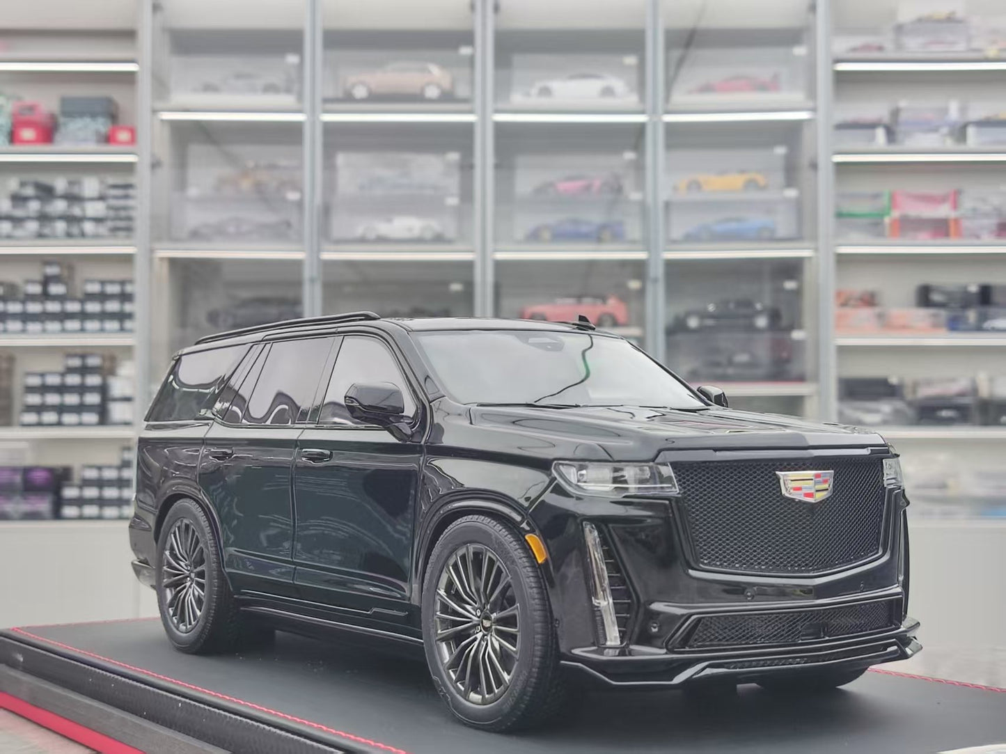BBA MODEL 1/18 Cadillac Escalade V-Series, Gloss Black, BBA050