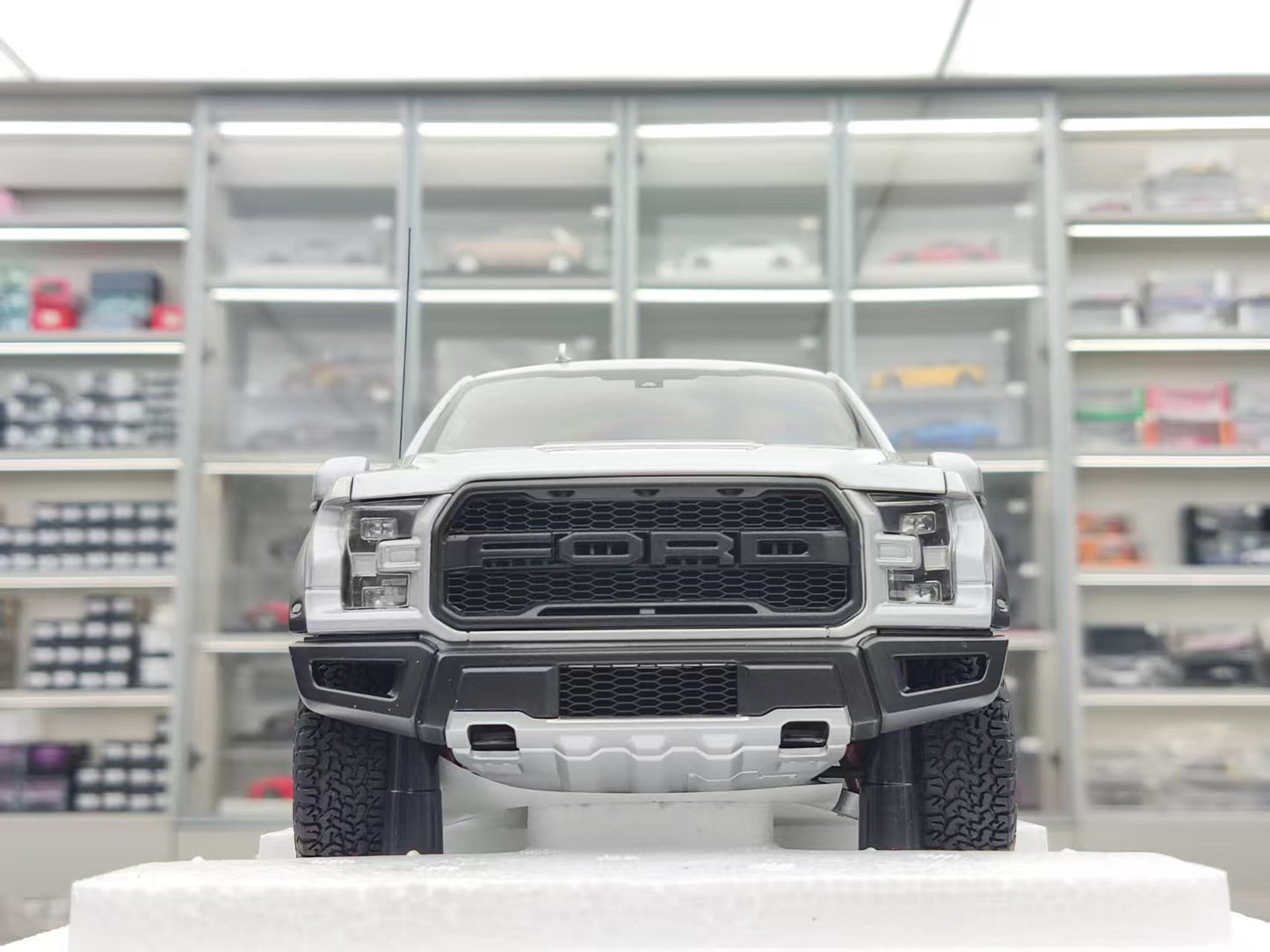 AUTO Art 1/18 Ford F-150 RAPTOR SUPERCREW 2019 Silver 72950