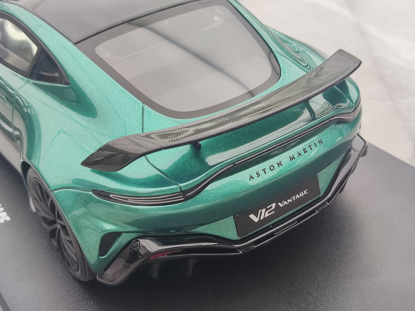 GT Spirit 1/18 Aston Martin V12 VANTAGE Verda Simulada Modelaŭto GT922