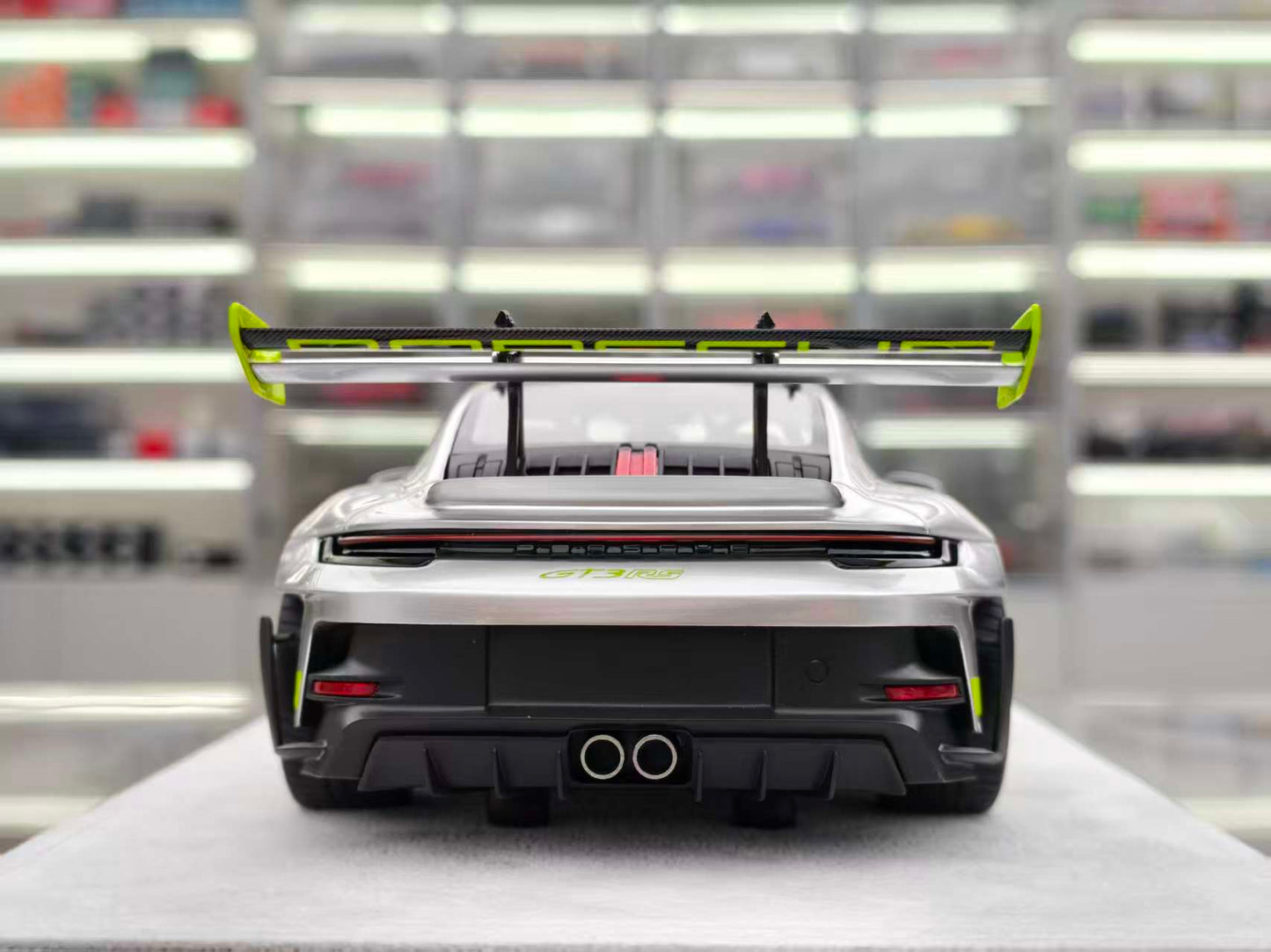 FuelMe 1/18 Porsche 992 GT3RS Silver with Green Wheels FM18010LM-09