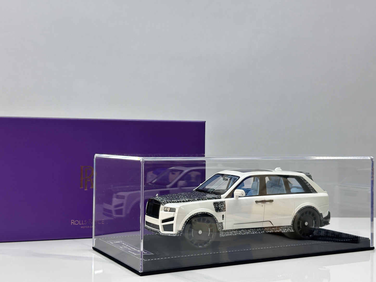 HH MODEL 1/18 Rolls-Royce Cullinan Series II MANSORY Pearl White HH698