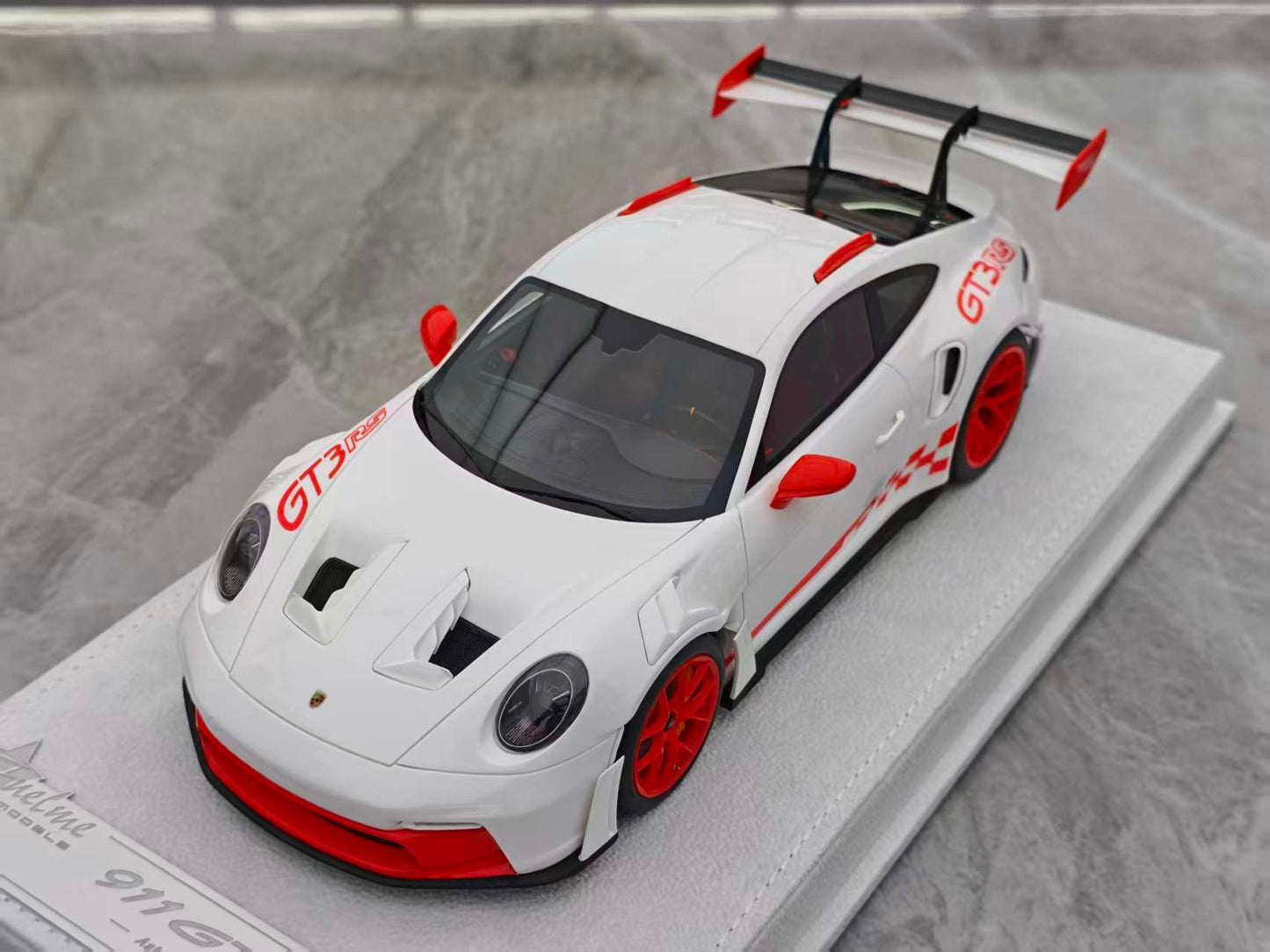 FuelMe 1/18 Porsche 992 GT3RS SASTRO FM18010LM-21