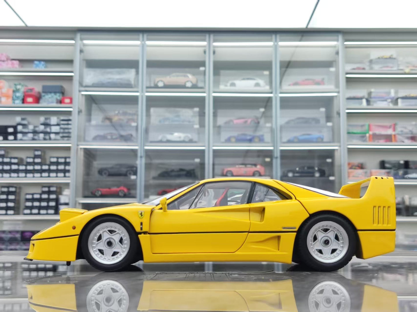 Kyosho 1/18 Ferrari F40 Yellow Alloy Fully Open 08416Y