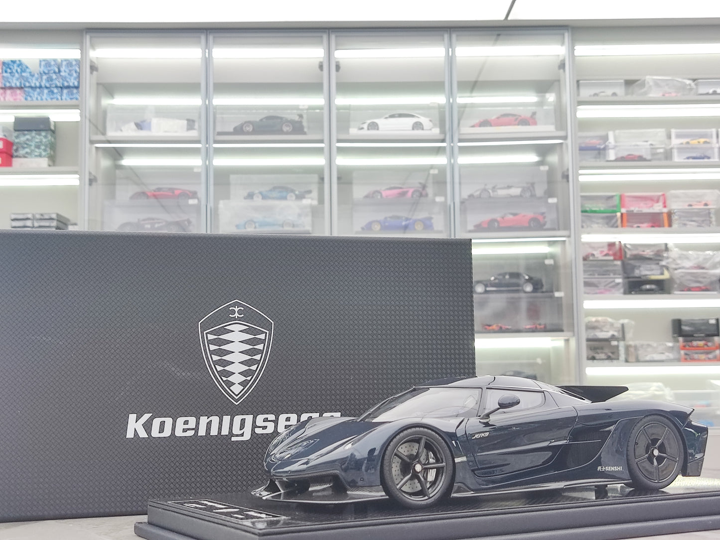 FRONTIART 1/18 Koenigsegg Jesko Absolut 7273 Blue Carbon FA176