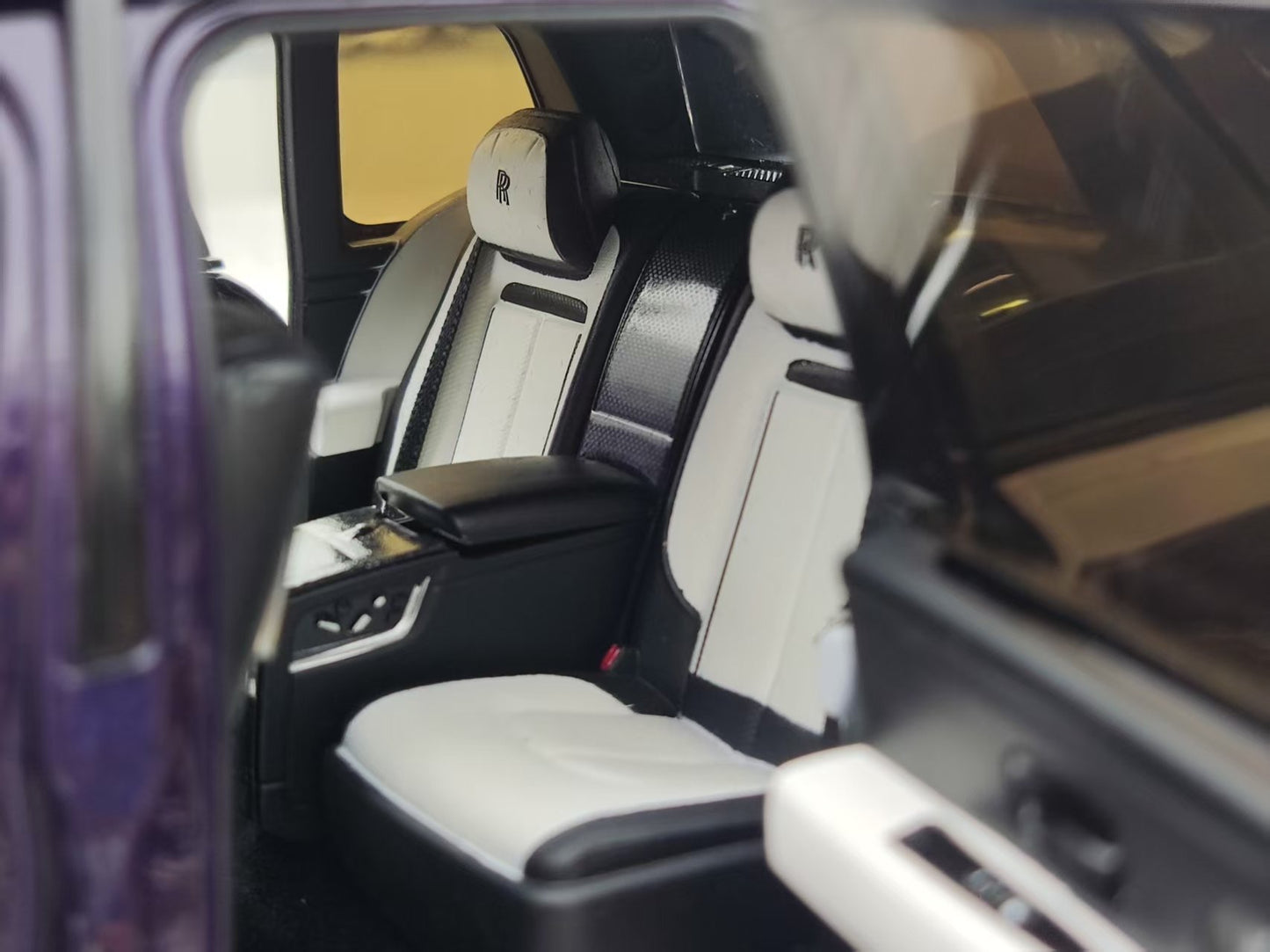 ZP 1/18 Rolls-Royce Cullinan BB Fishing Seat Edition, Leather Suitcase Version, Metallic Purple ZP111