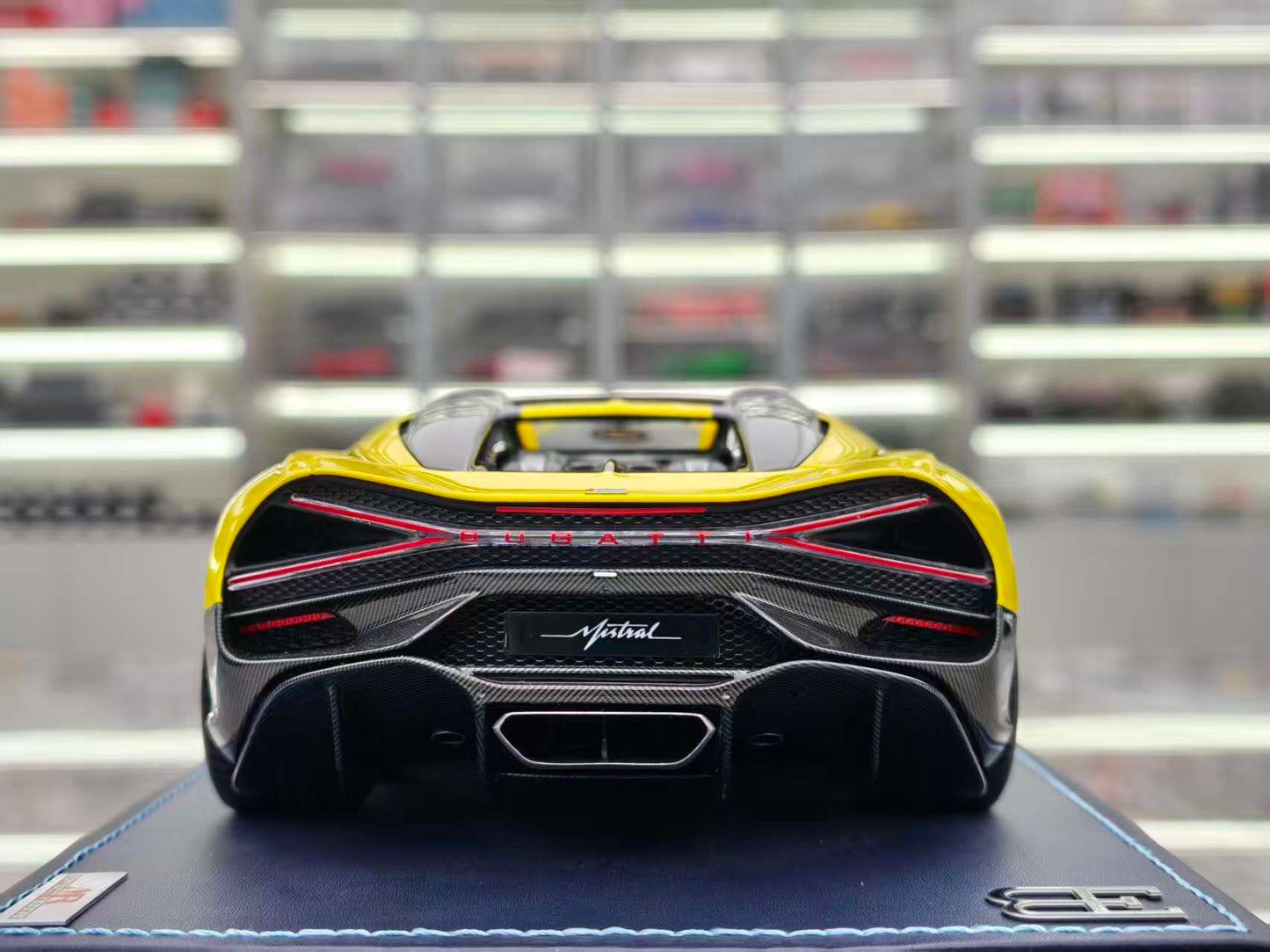 MR 1/18 Bugatti W16 Mistral, Yellow, BUG015B