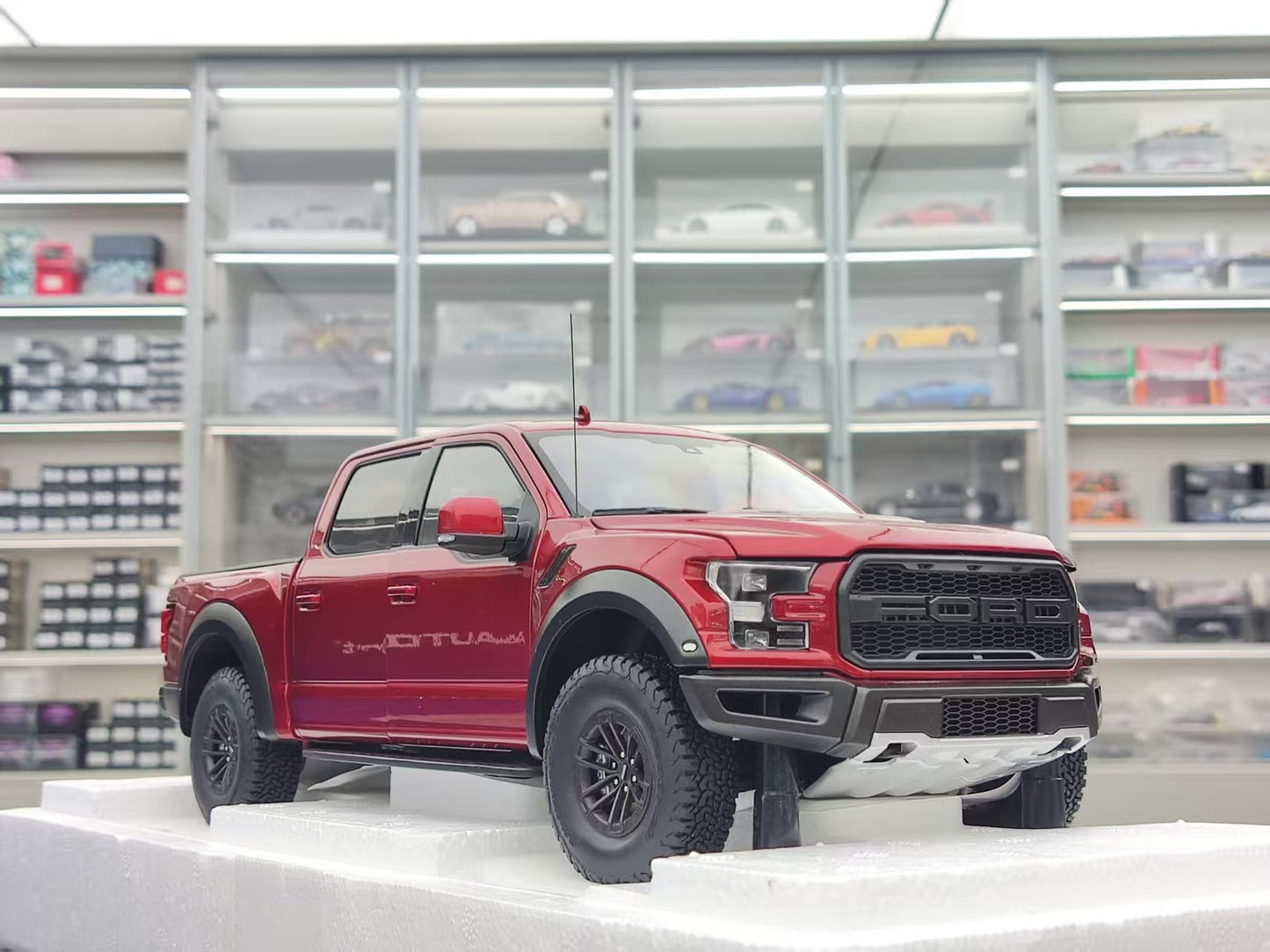 AUTO Art 1/18 Ford F-150 RAPTOR SUPERCREW 2019 Red 72948