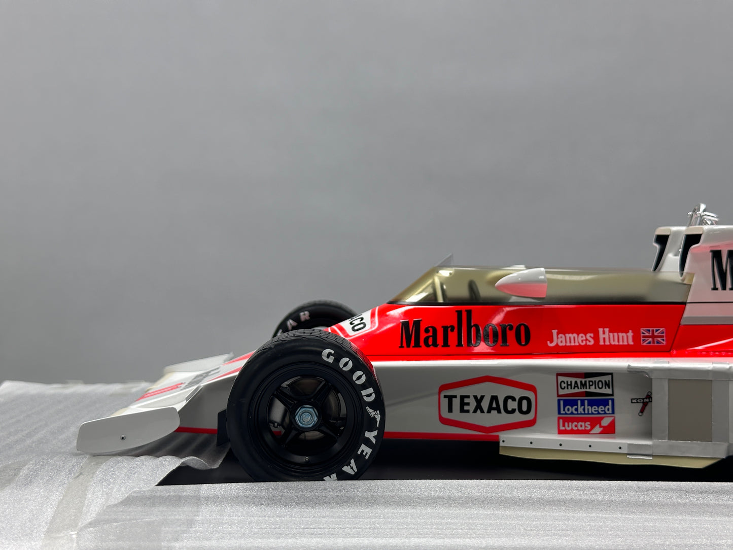 Spark 1/8 McLaren M23 No. 11 (3rd Place, 1976 Japanese GP) – James Hunt – Red & White Livery (08SP263)