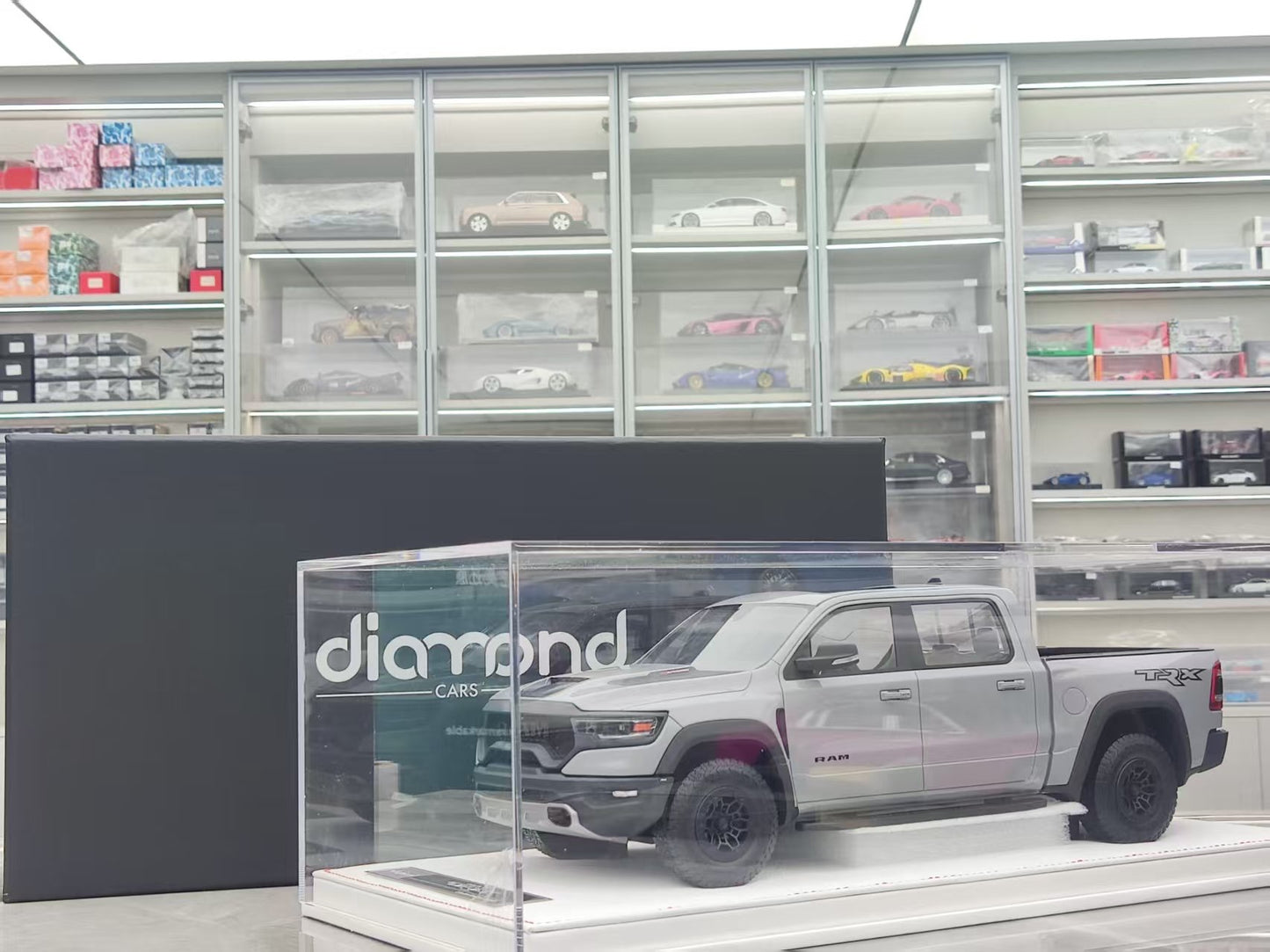 DiAMAanD 1/18 Dodge Ram TRX (Gray) DIA001