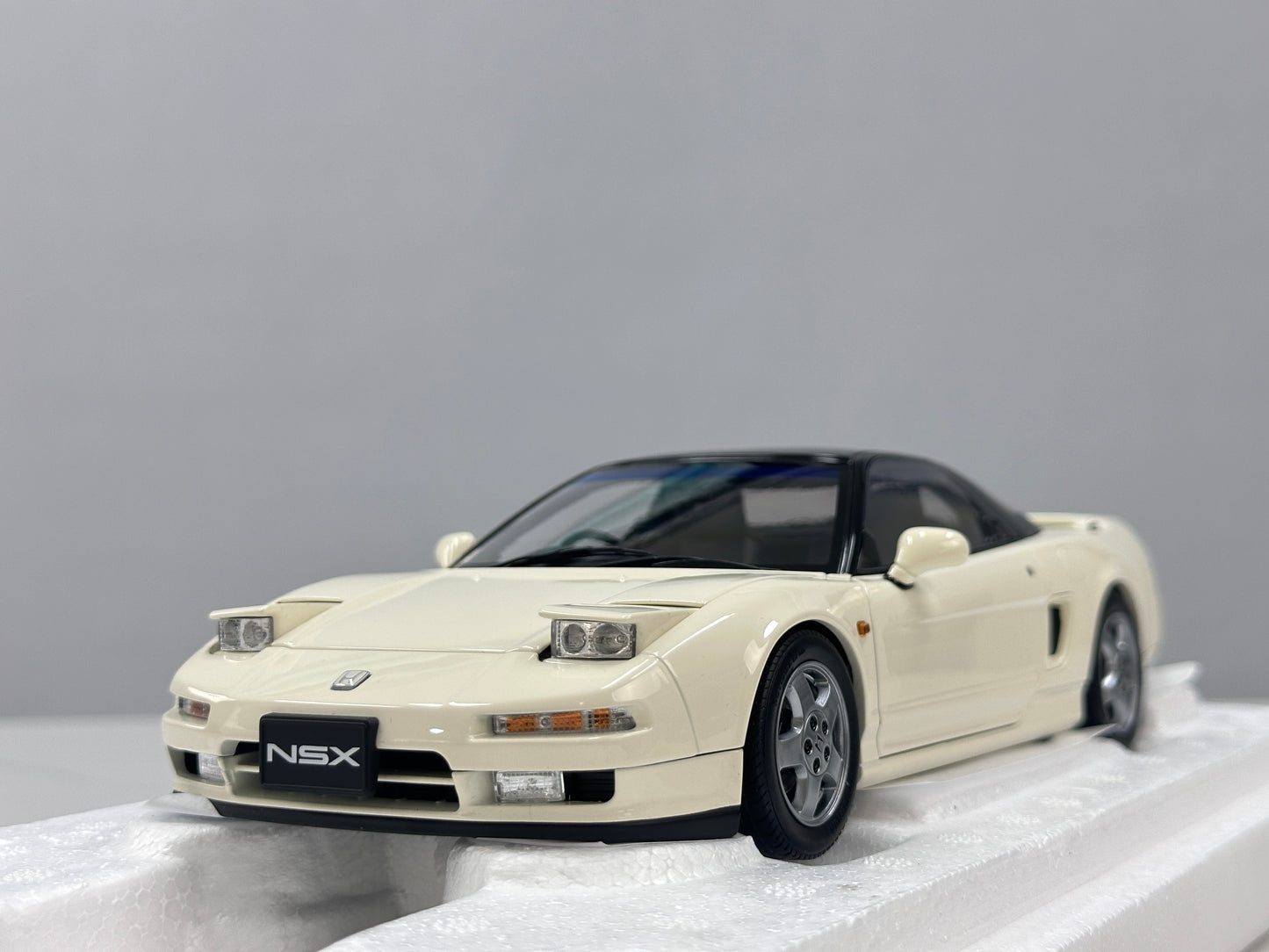 LCD 1/18 Honda NSX 1st Generation (MK1/NA1) White LCD18022-WH