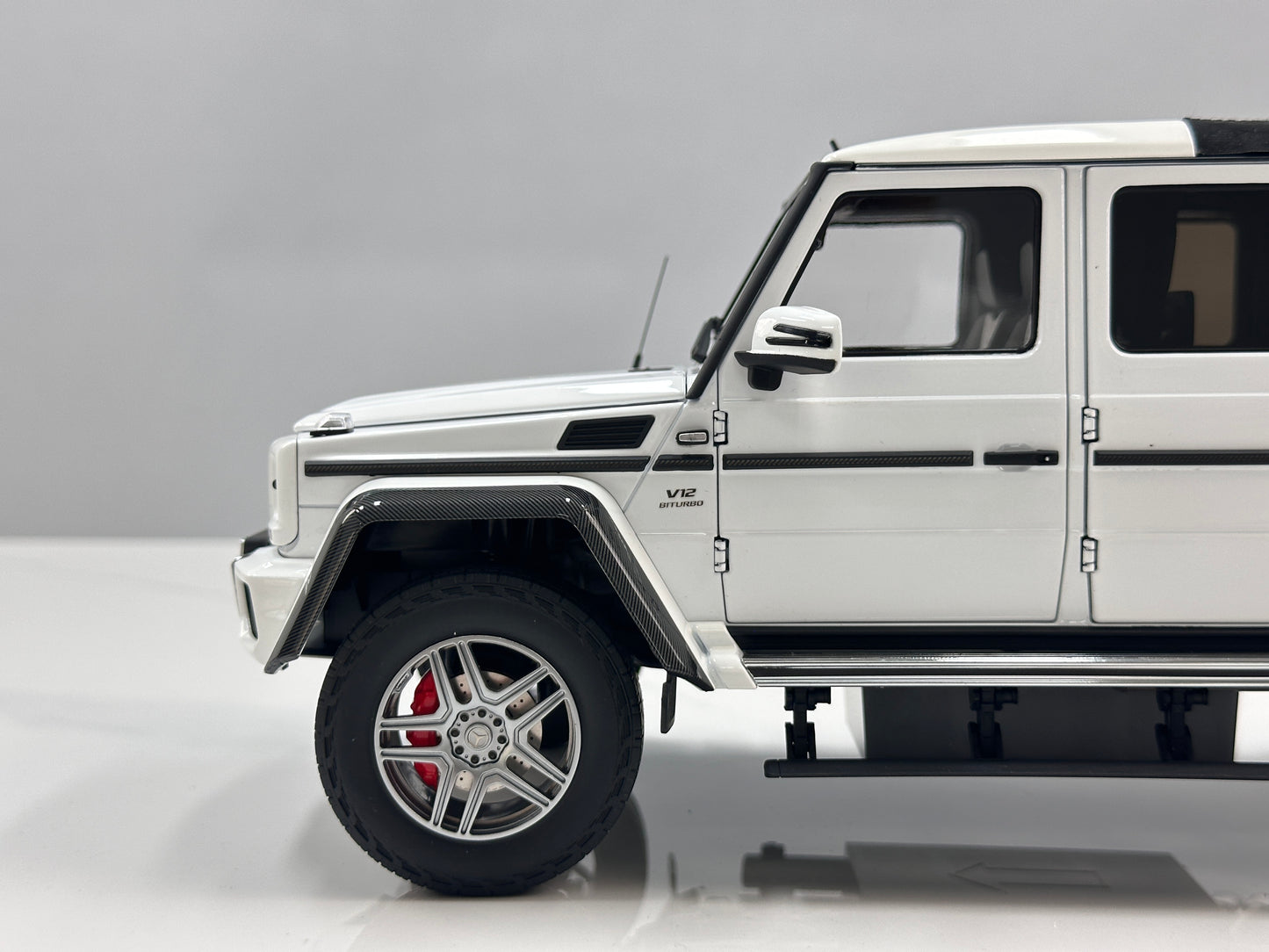 Almost Real 1/18 Mercedes-Benz G 650 Landaulet Metallic White 820213
