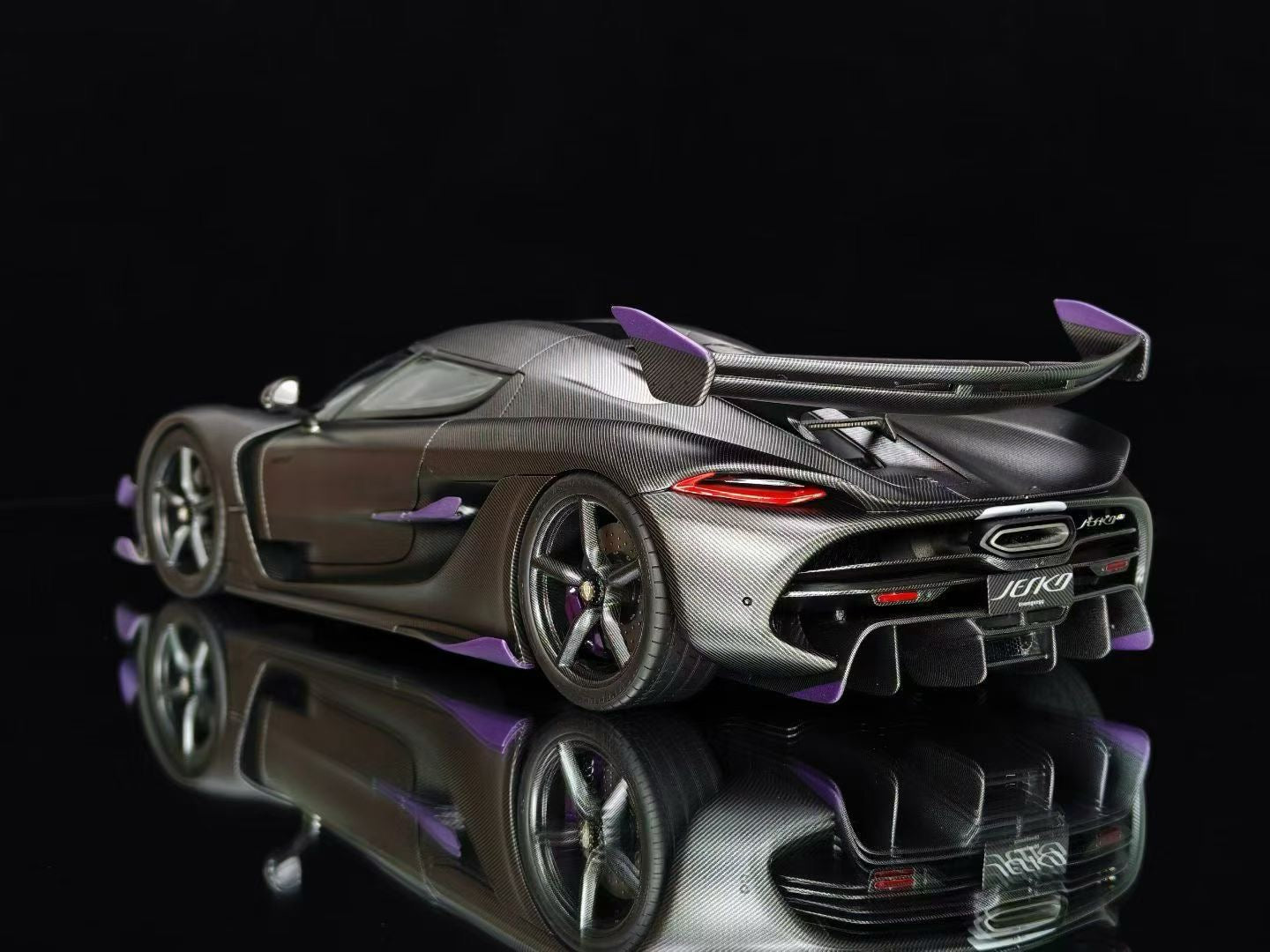 Frontiart 1/18 Koenigsegg Jesko bare carbon