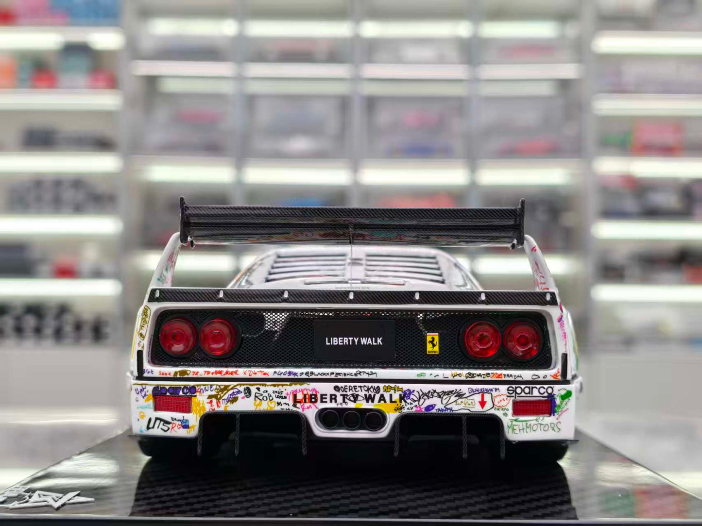 BBA MODEL 1/18 Ferrari F40 with graffiti carbon base BBA032