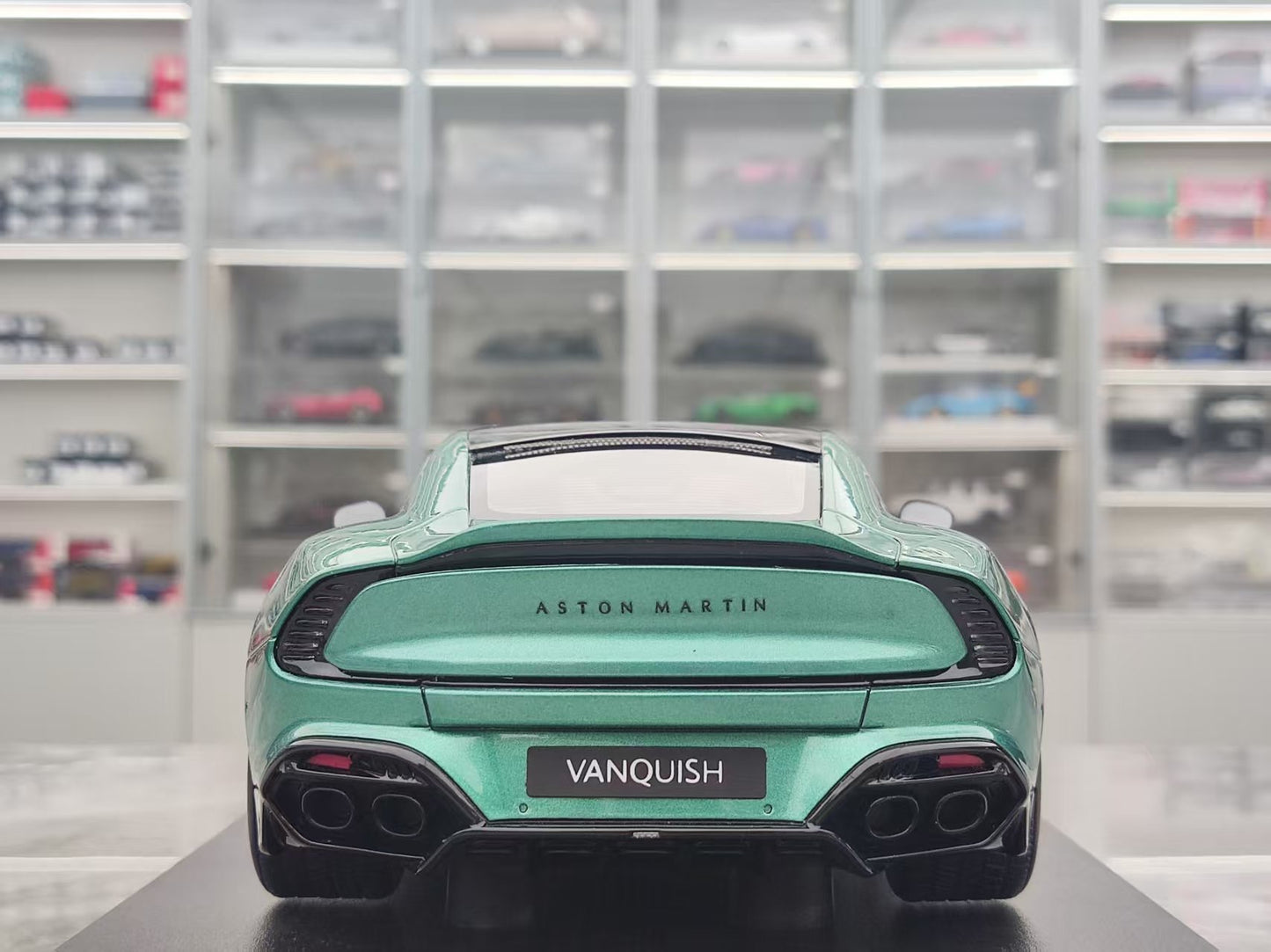 GT Spirit 1/18 Aston Martin Vanquish Green GT551
