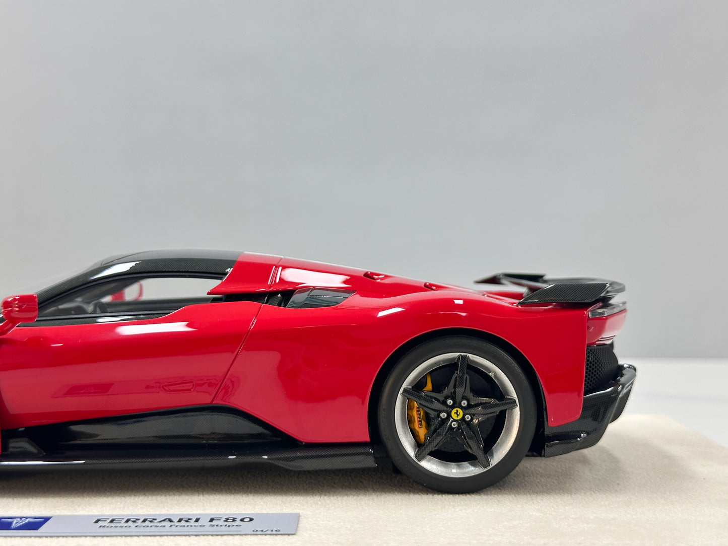 HERMES COLLECTION 1/18 Ferrari F80 (Red Pista Stripe) HC018