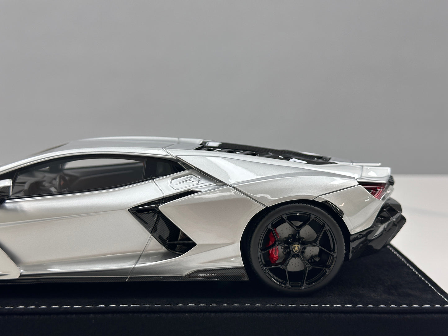 HH Model 1/18 Lamborghini Revuelto Metallic Silver HH620