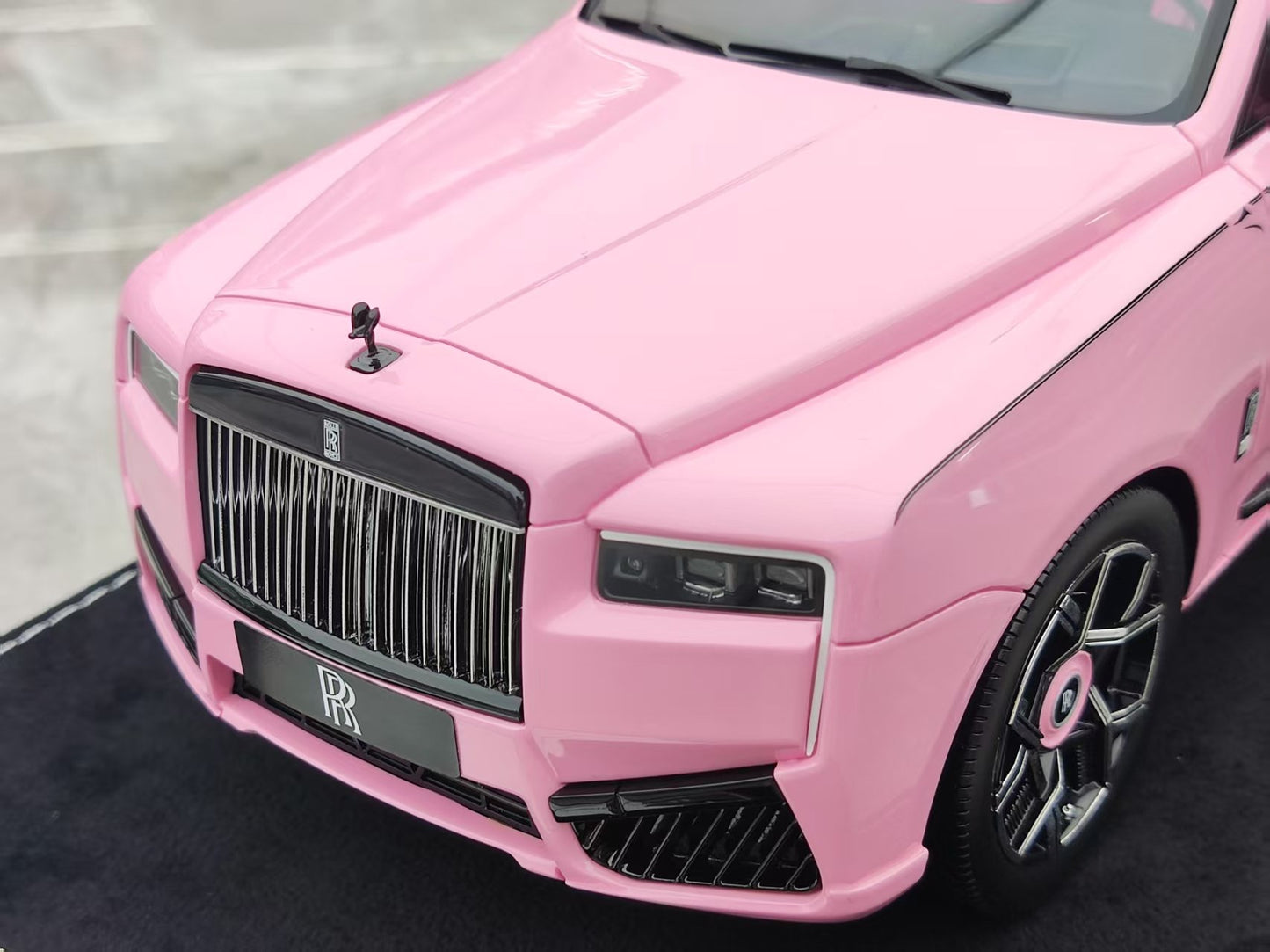HH Model 1/18 Rolls-Royce Cullinan BB Light Pink HH542