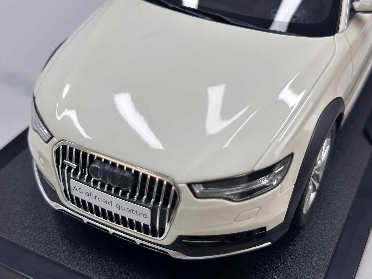 OTTO 1/18 Audi A6 C7 Allroad Ibis White OT1286