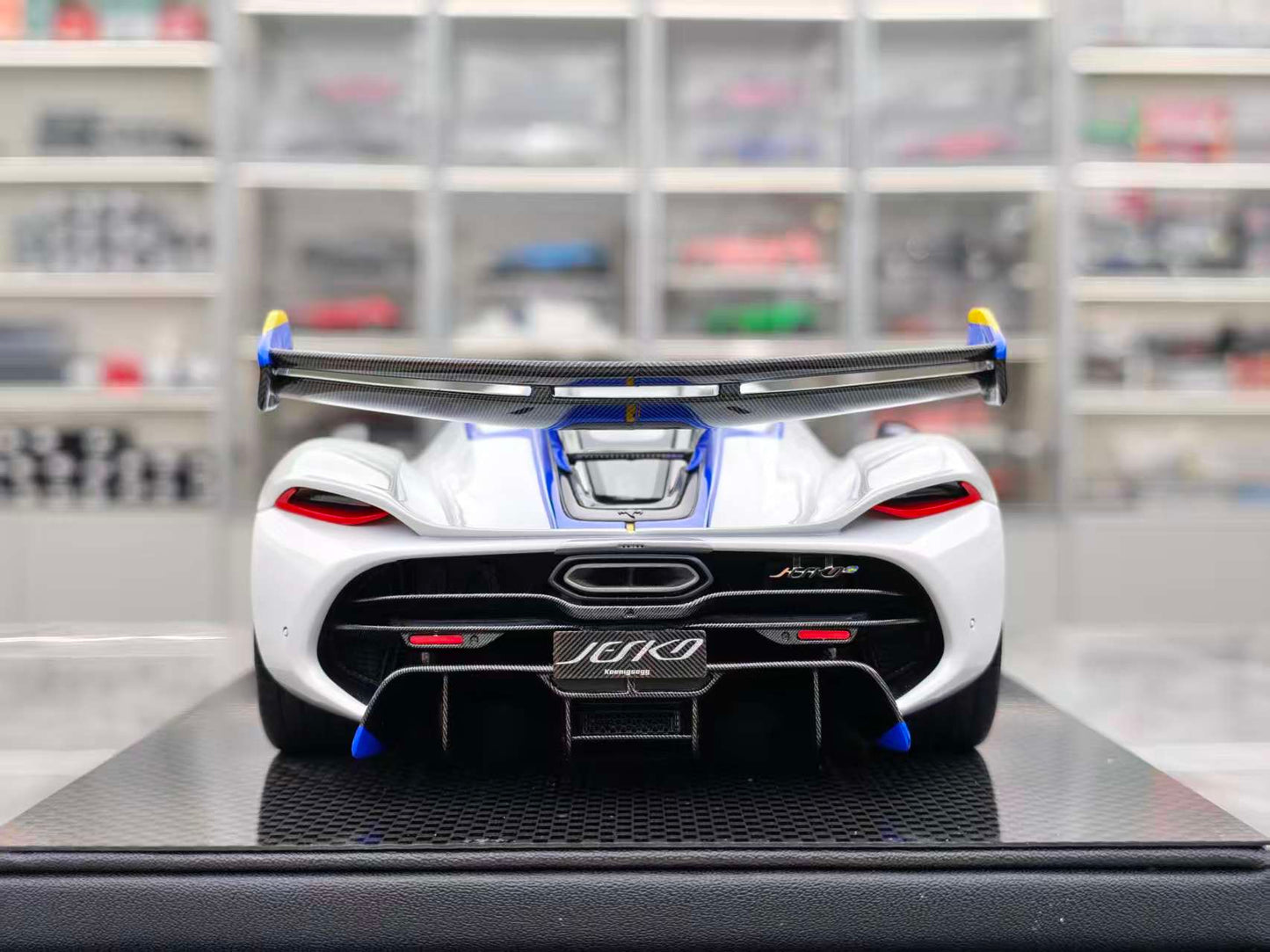 FRONTIART 1/18 Koenigsegg Jesko White FA177