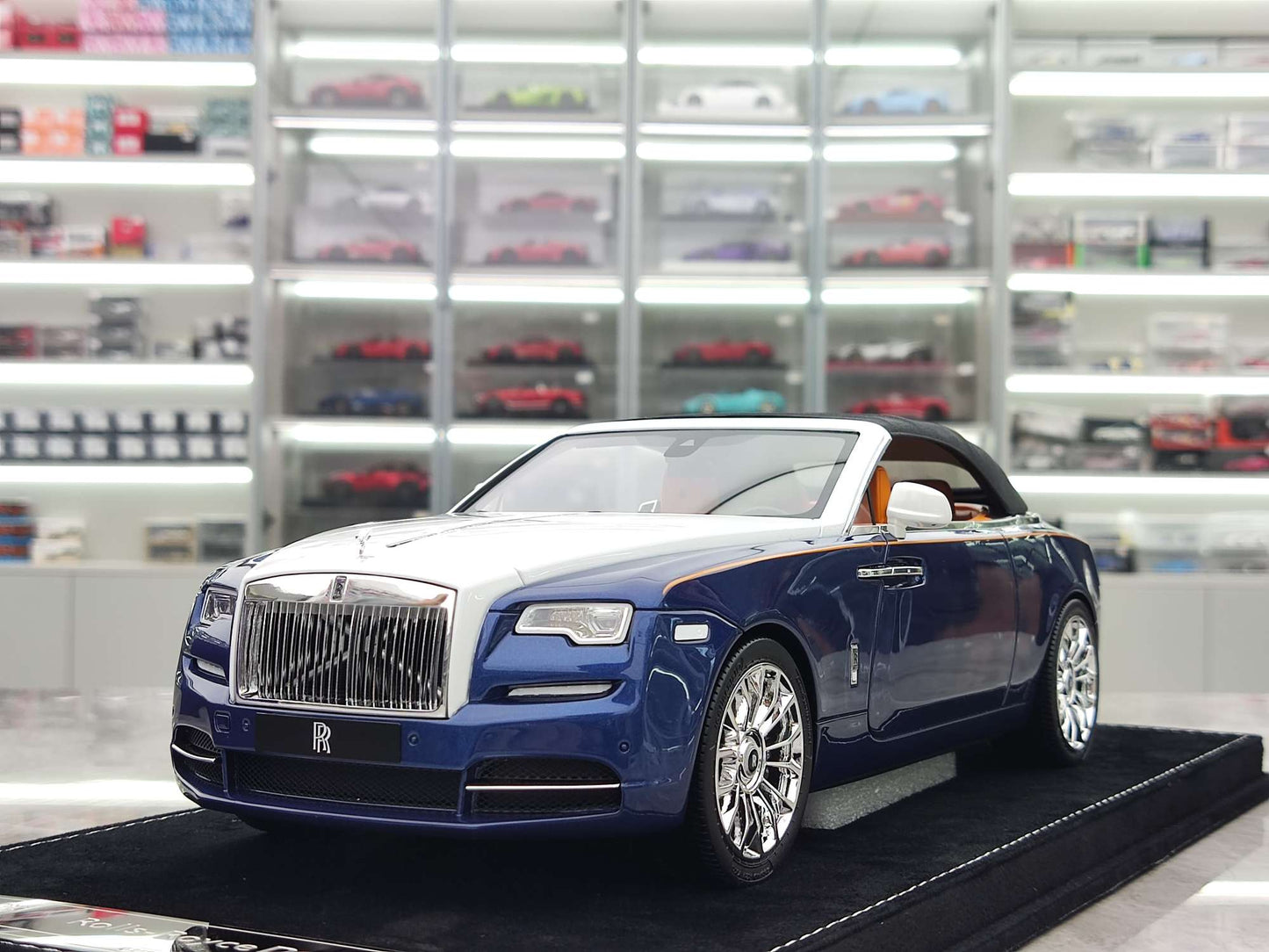 HH Model 1/18 Rolls-Royce Dawn (Electric Blue/Pearl White) HH425