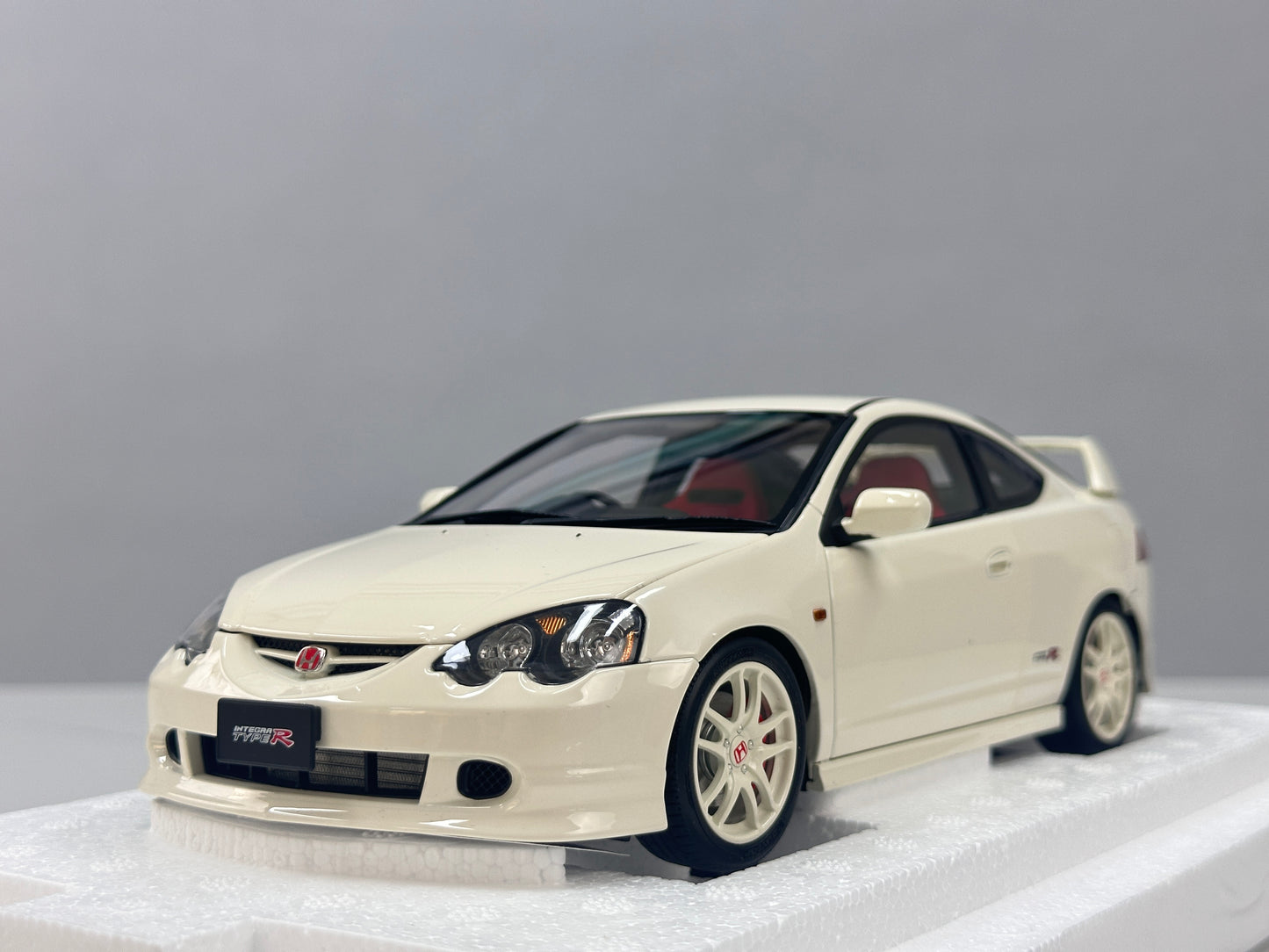 LCD 1/18 Honda Integra (DC5) Type R - Championship White (LCD18019-WH)